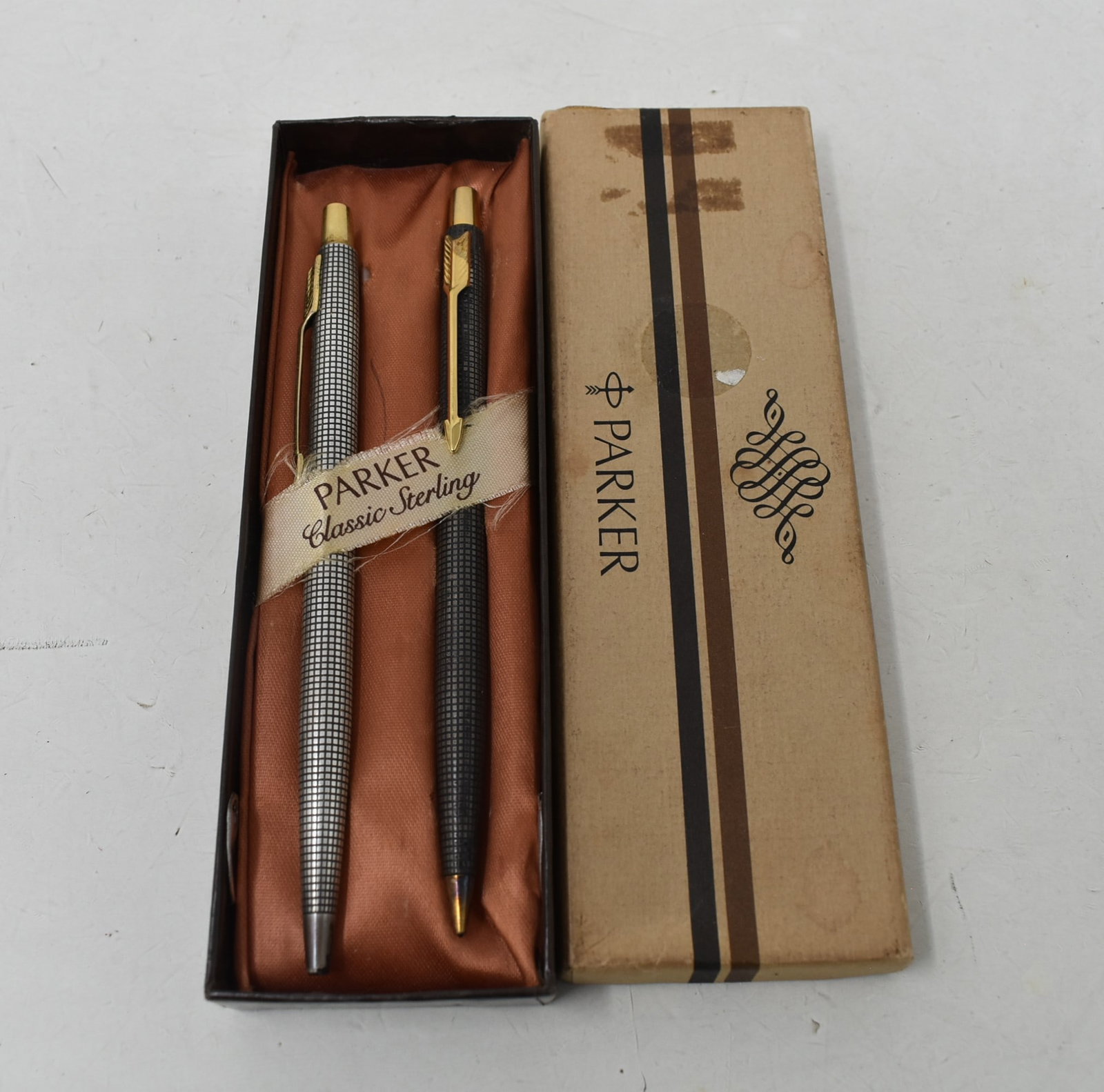 Parker Sterling Silver Pen & Pencil Set in Original Box: Parker Sterling Silver Pen & Pencil Set, nice condition in original box.