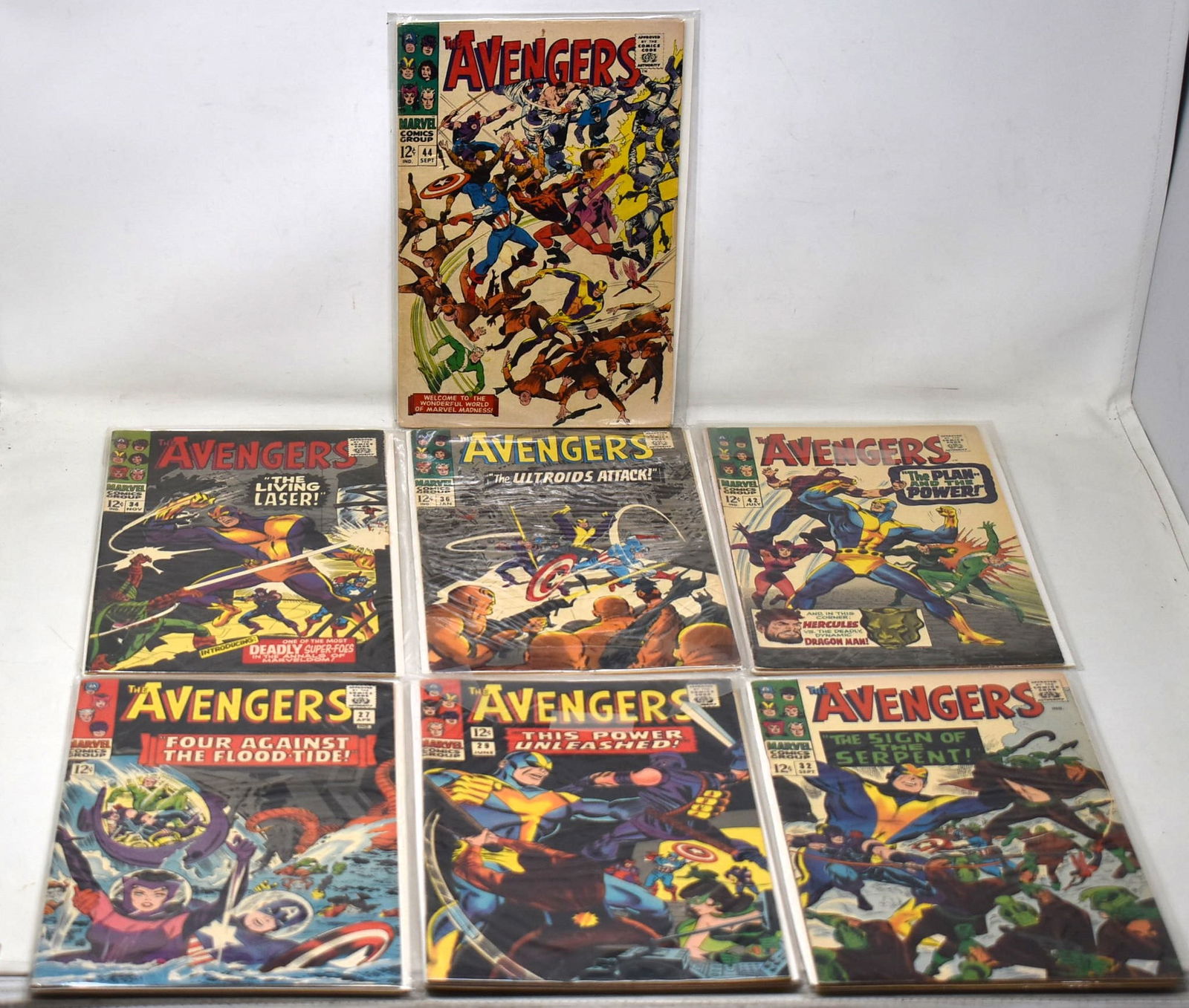 Avengers Comic Book Lot of 14 - 27-30 32-36 41-45 including #43 1st Red Guardian (Thunderbolts) (1 of 10)
