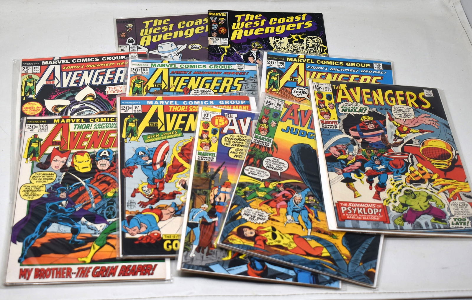 Avengers Comic Book Lot of 16 issues - 88 90X2 92 95 97 99 102 104 109 111 113 122 125 +2 (1 of 6)