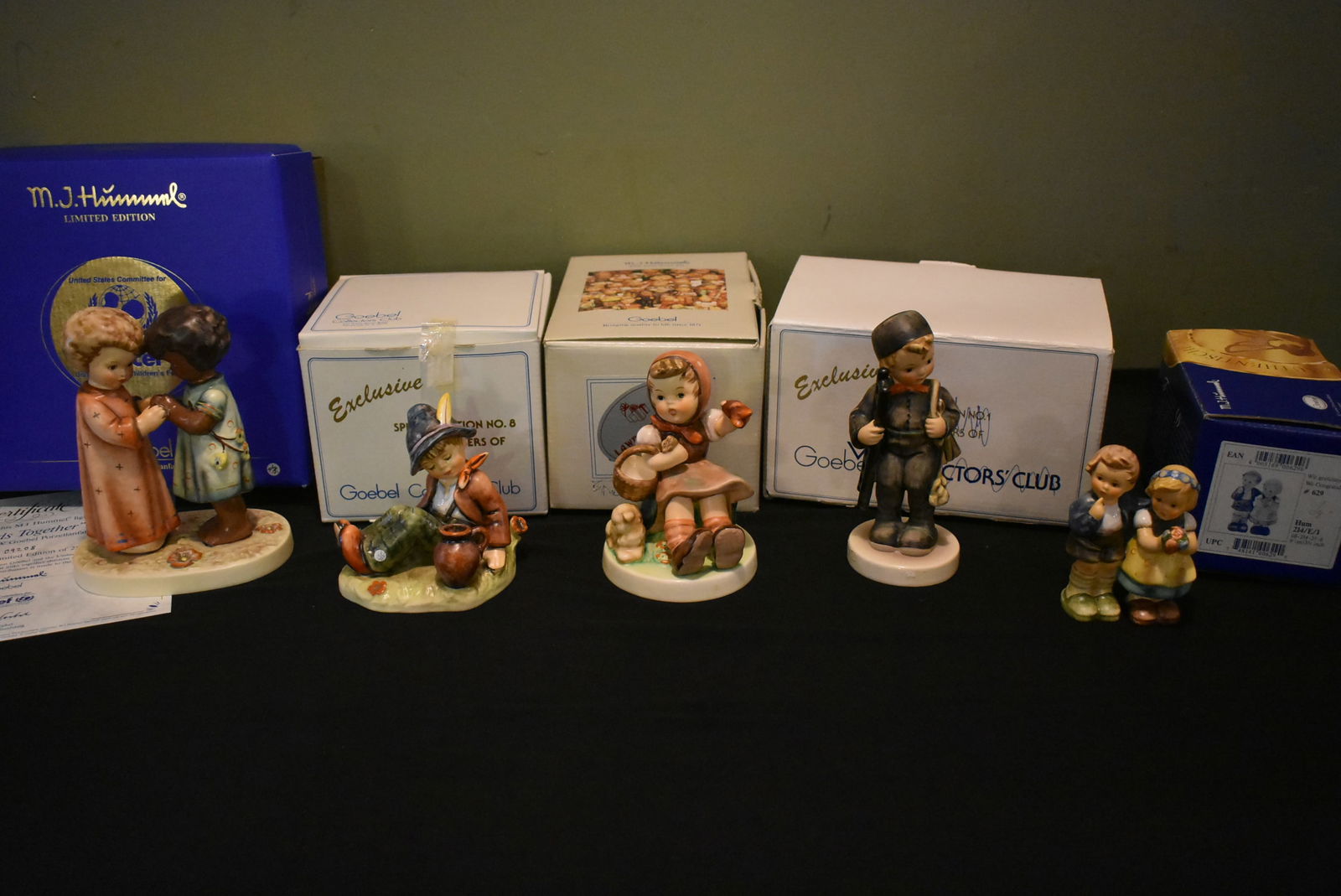 5 Hummel Figures EXCELLENT Condition in Boxes (1 of 4)
