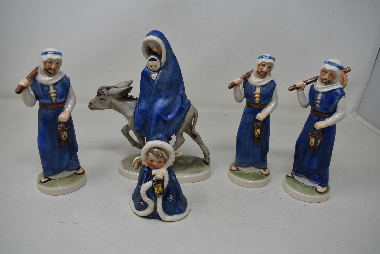 5 Goebel Blue Nativity 7" Figures (1 of 3)