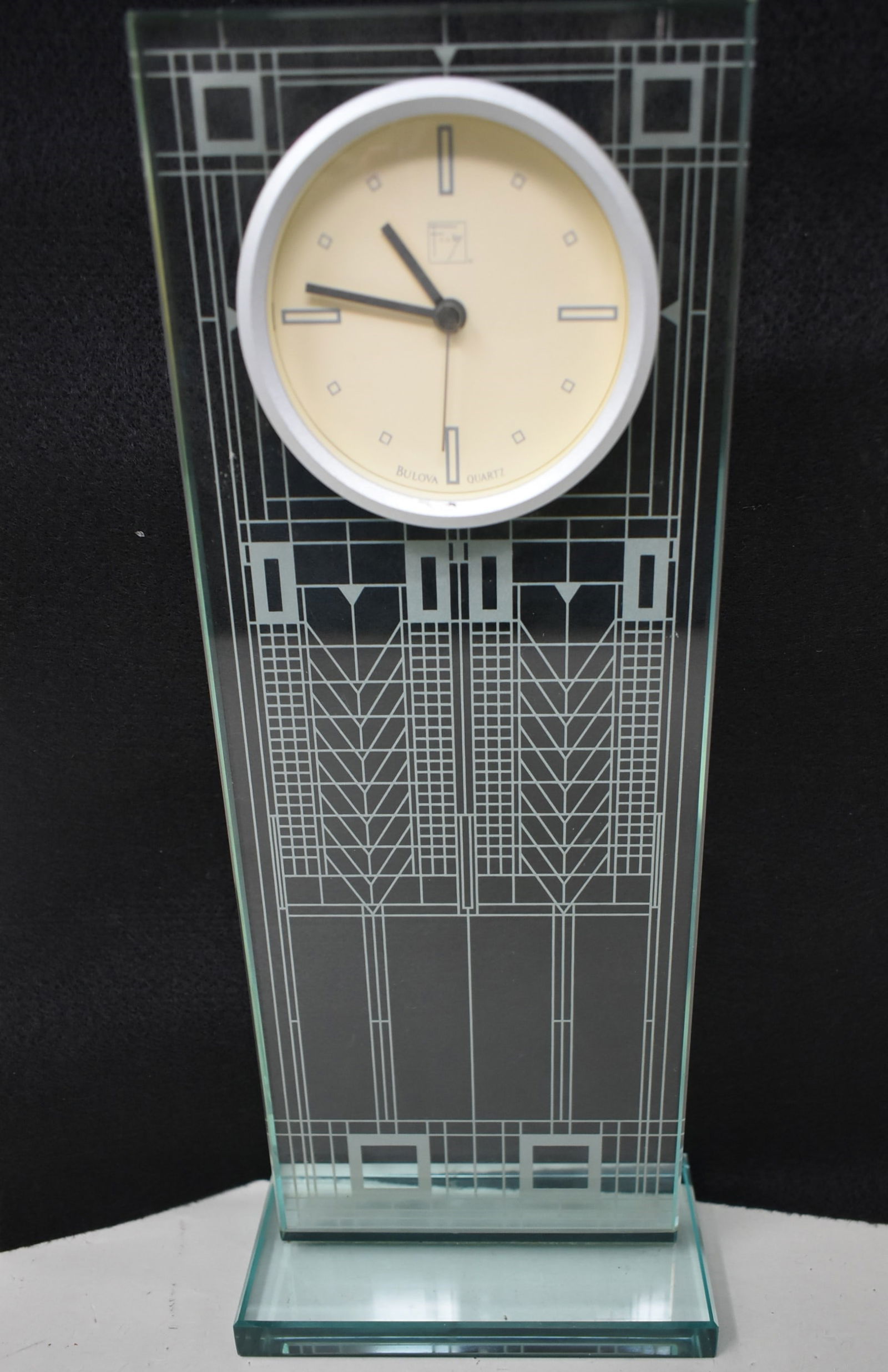 Vintage Bulova Frank Lloyd Wright Etched Glass Desk Clock (1 of 5)