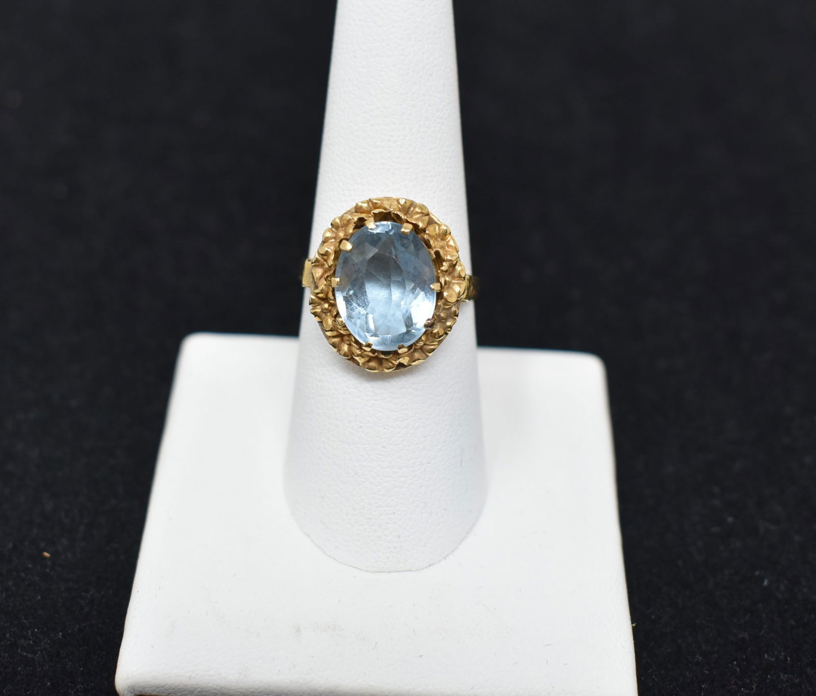 Stunning 14K & Blue Topaz Ring size 8 (1 of 7)
