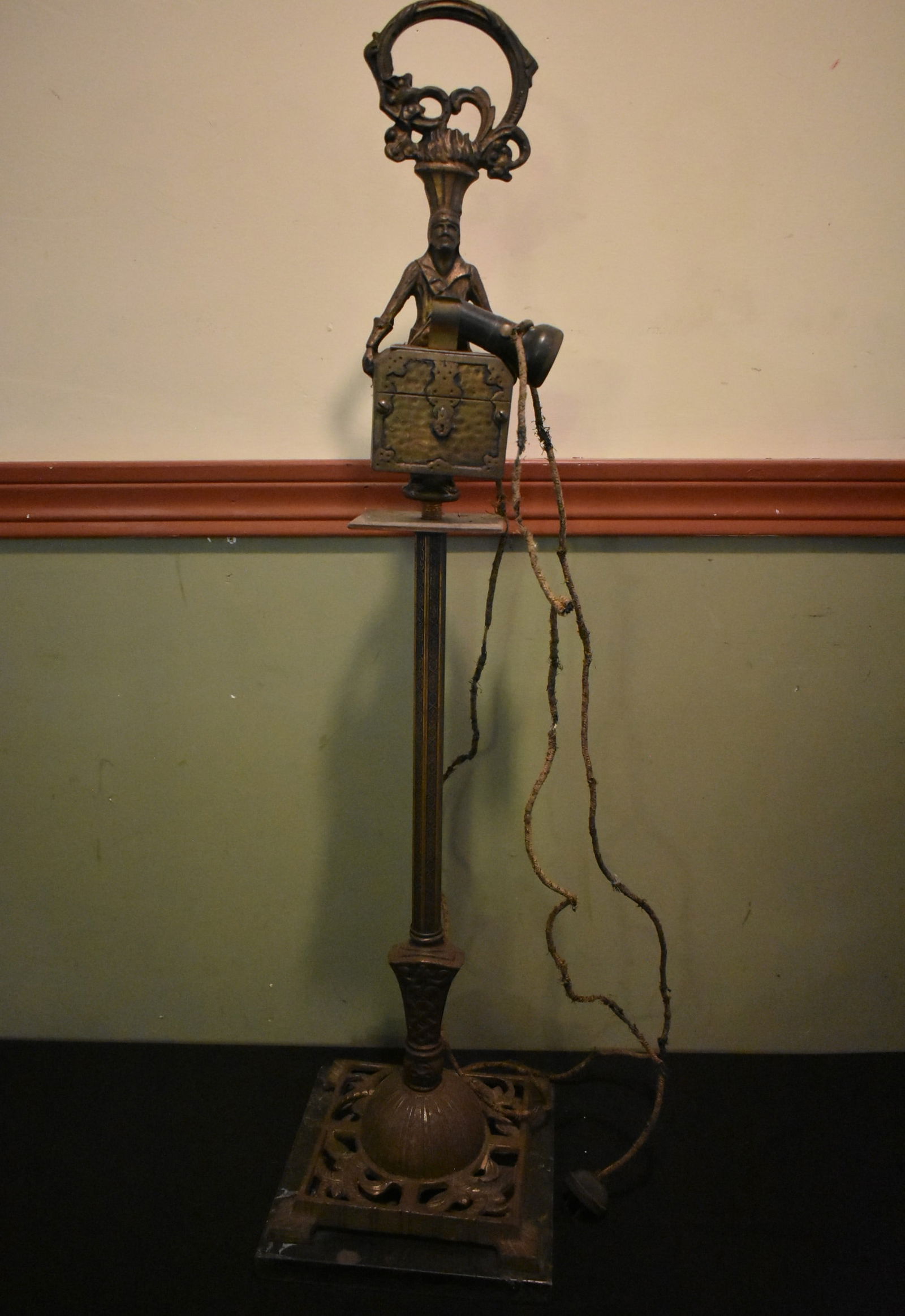 Vintage Pirate & Treasure Chest Figural Cigarette Lighter Stand (1 of 5)