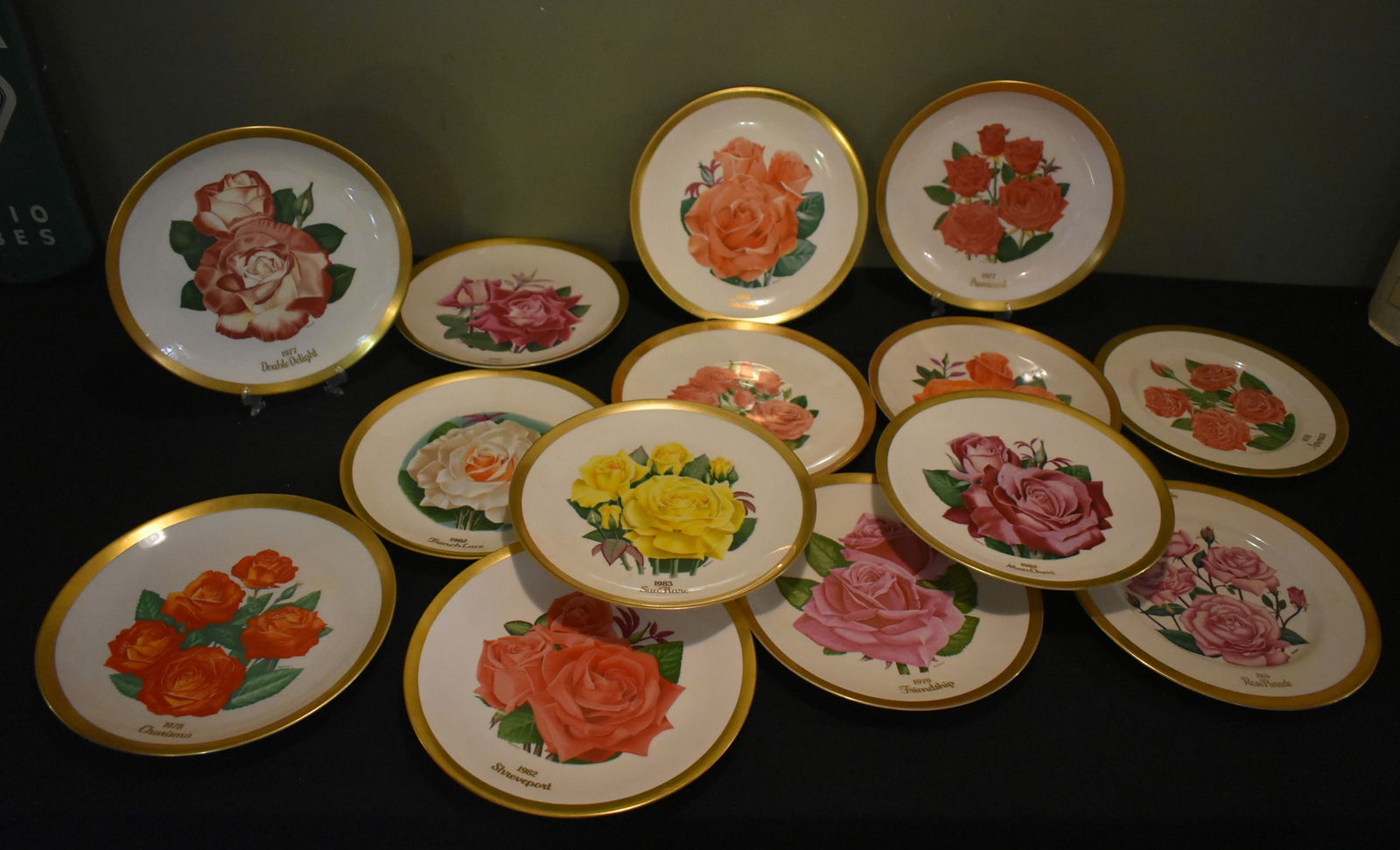 14 American Rose Society Numbered Collector Plates: American Rose Society 14 Numbered Collector Plates. Nice condition, no boxes.