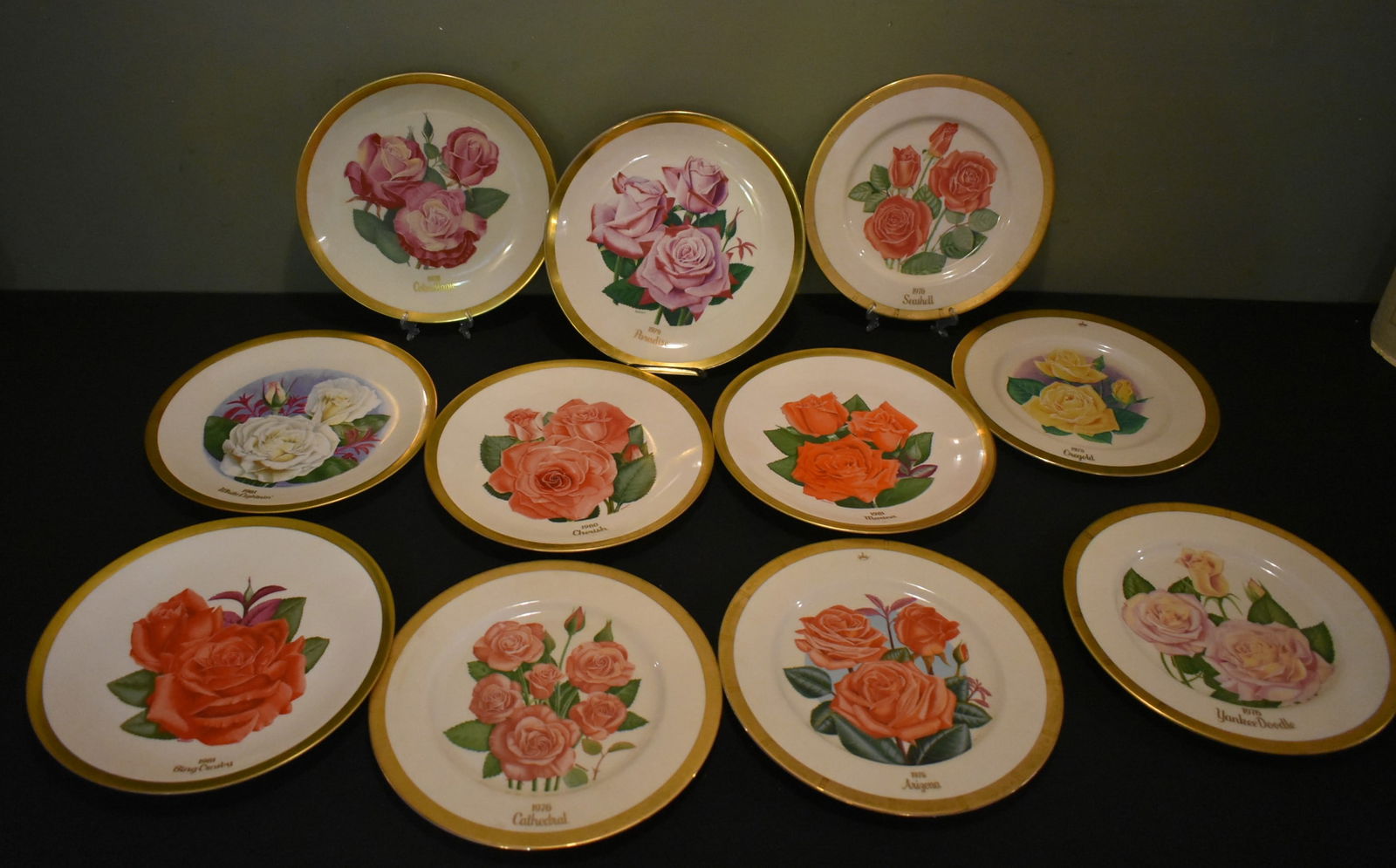 11 American Rose Society Numbered Collector Plates: American Rose Society 11 Numbered Collector Plates. Nice condition, no boxes.