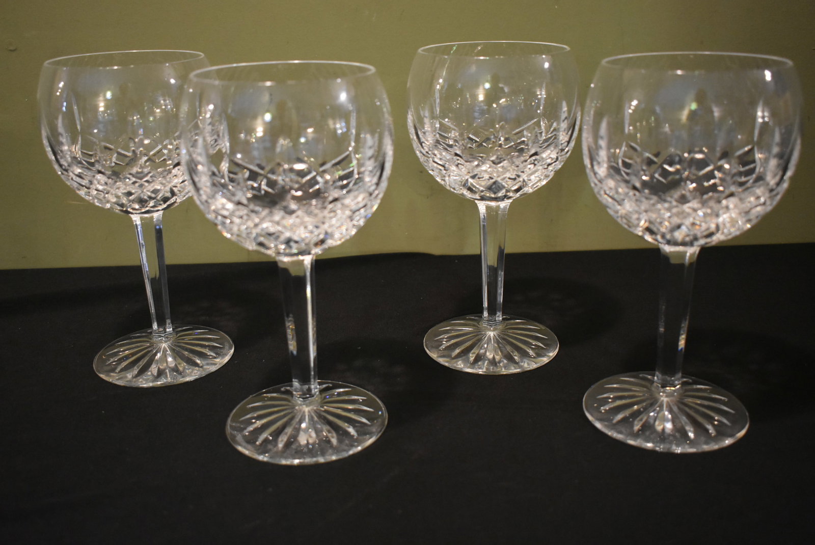 4 Waterford Crystal Lismore Balloon Wine Glasses: 4 Waterford Crystal Lismore Balloon Wine Glasses, 8" tall x 4" in diameter. In nice condition, no chips or cracks.