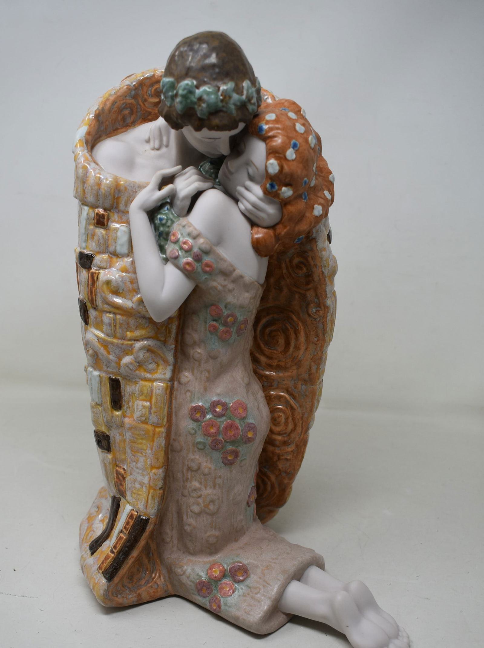 Lladro "The Kiss" Porcelain Figure #8204 (1 of 7)