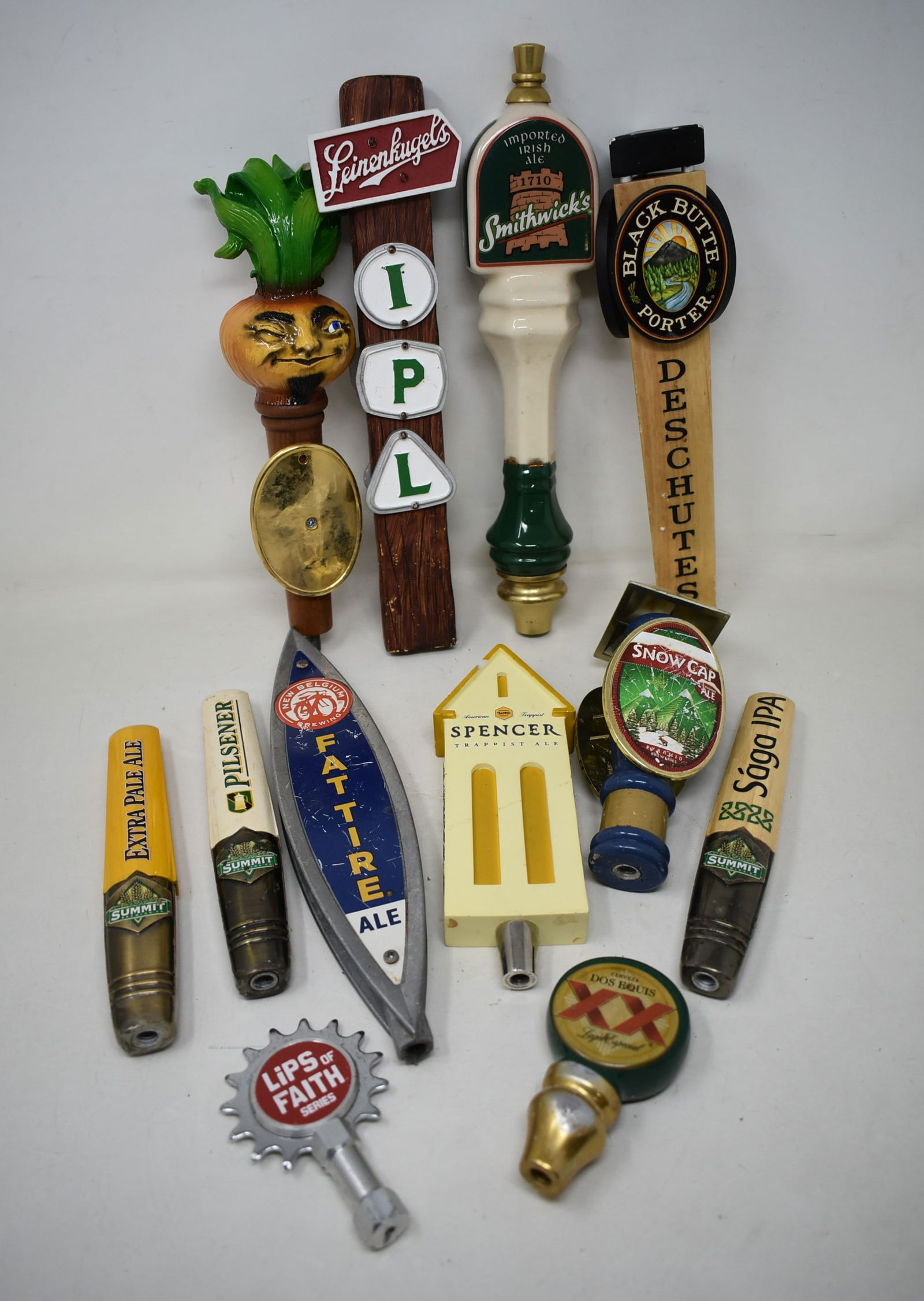 Lot of 12 Beer Tapper Handles Tap Knobs (1 of 4)