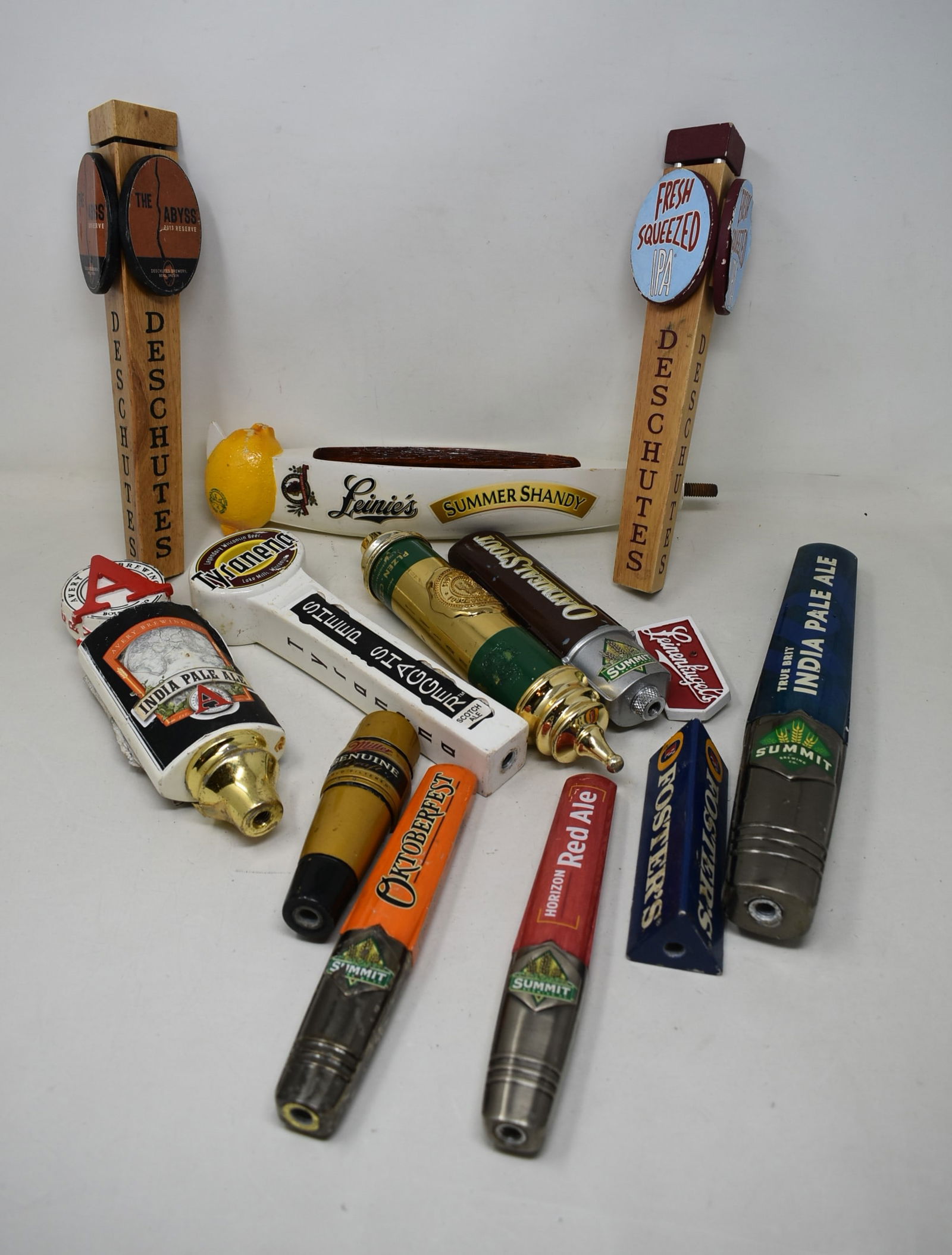 Lot of 12 Beer Tapper Handles Tap Knobs (1 of 4)