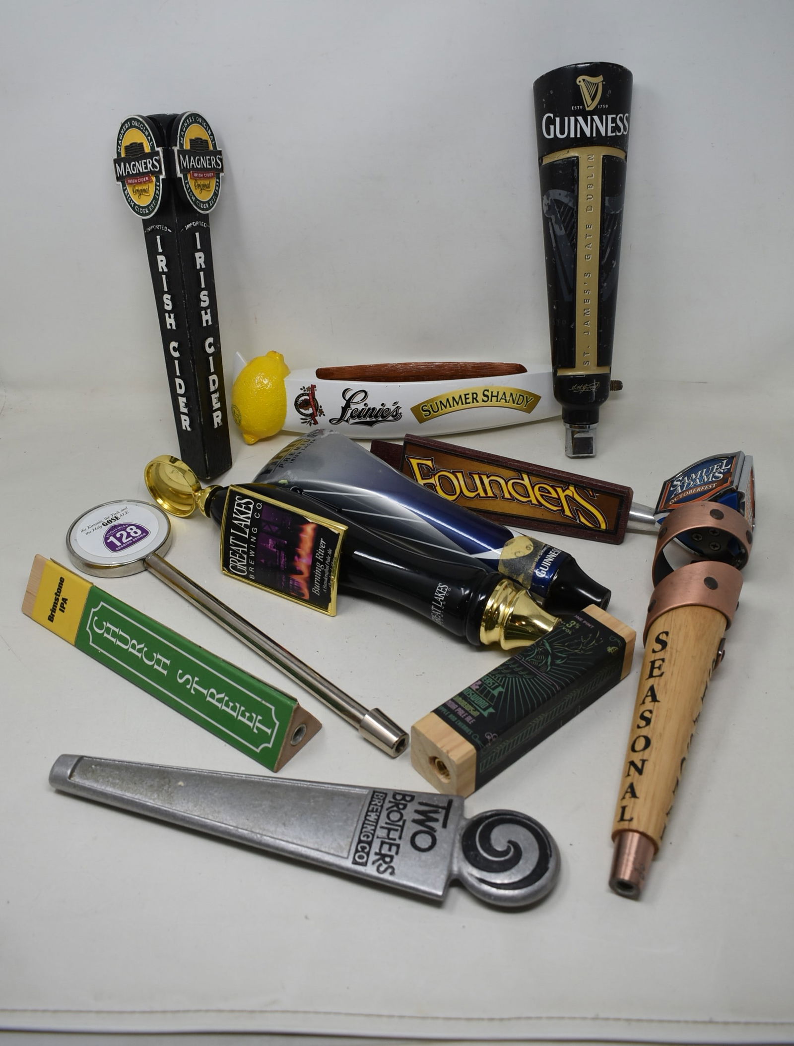 Lot of 11 Beer Tapper Handles Tap Knobs (1 of 4)