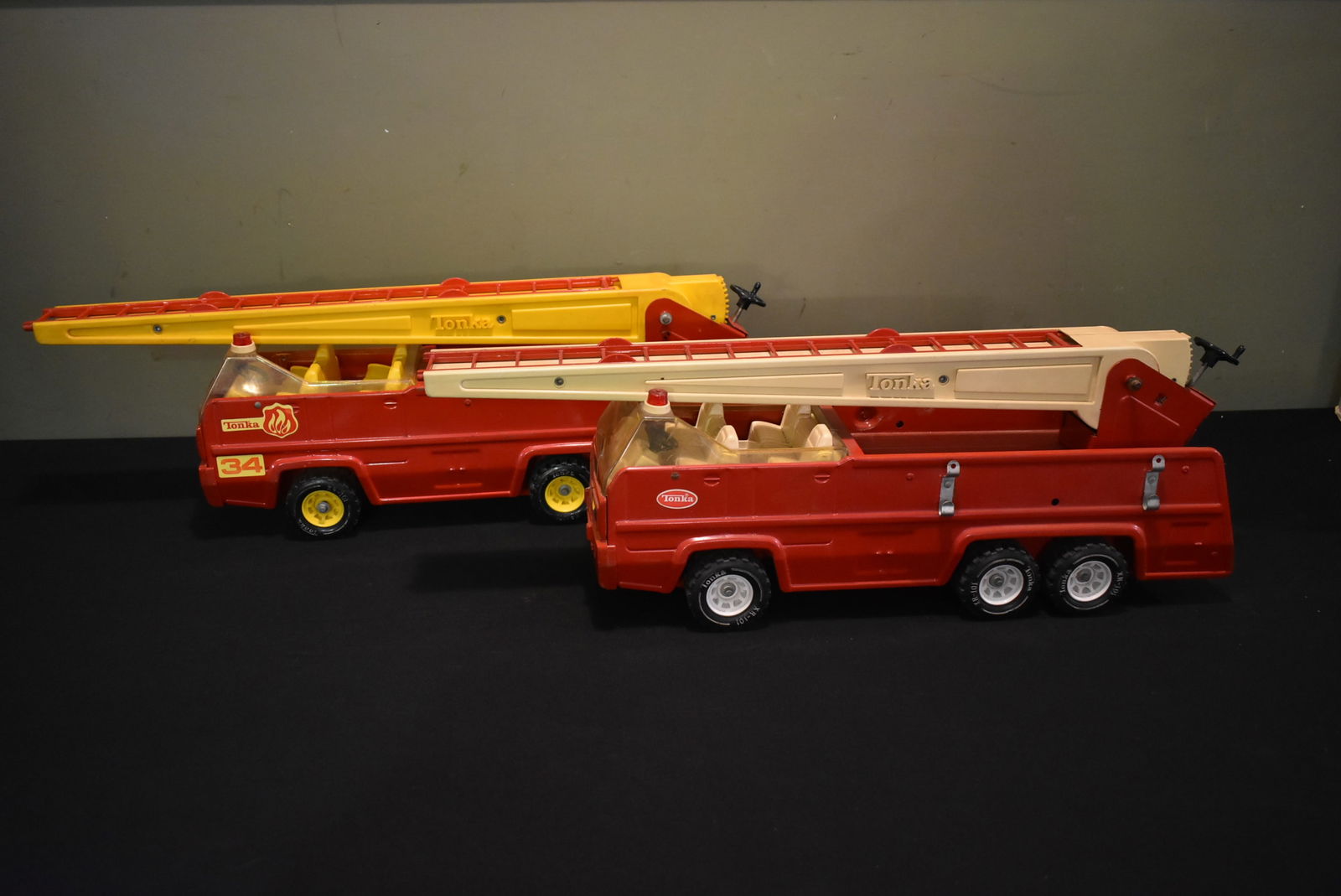 Lot of 4 Vintage Tonka Fire Trucks (1 of 10)