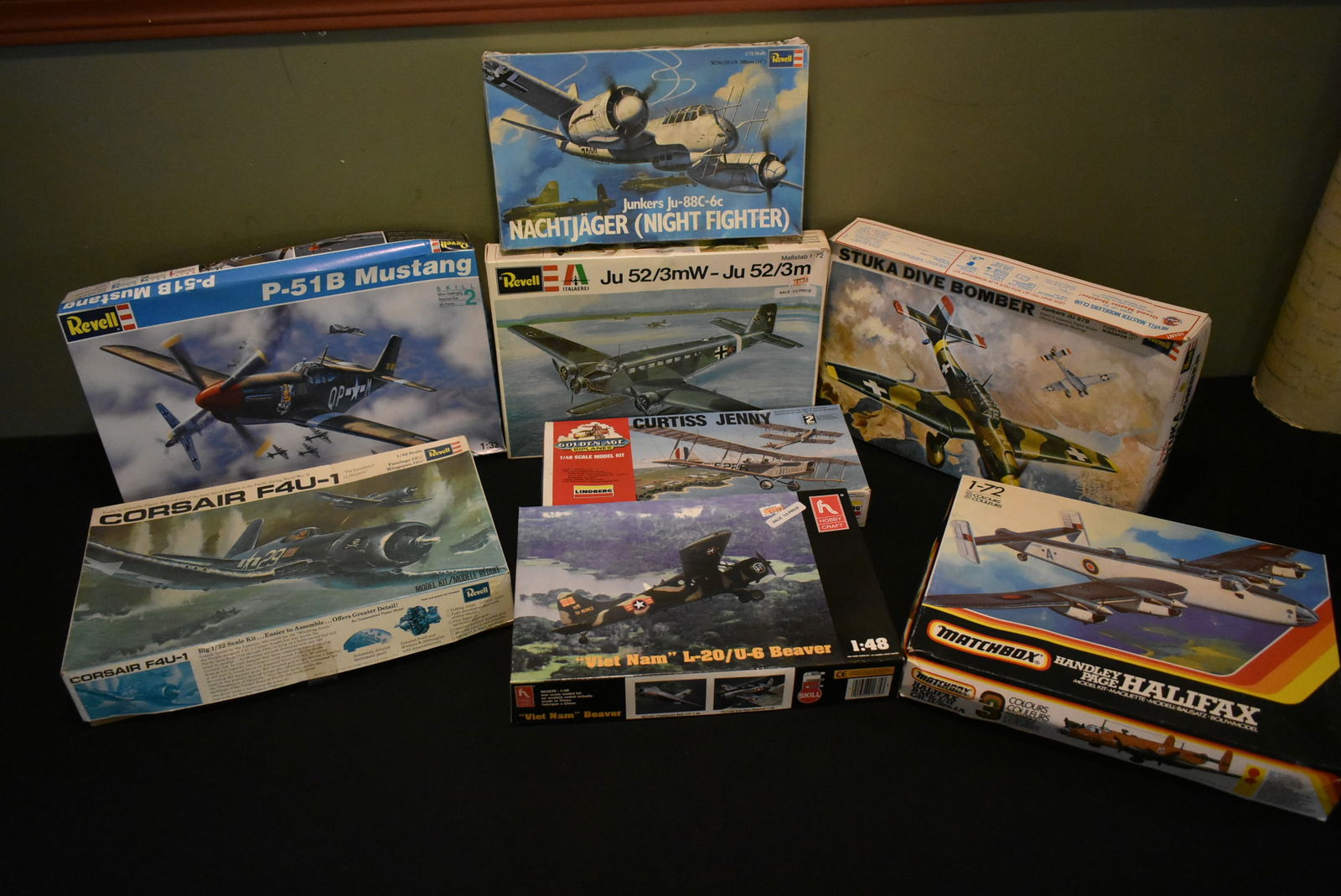 Lot of 8 Model Kits Airplanes (1 of 4)