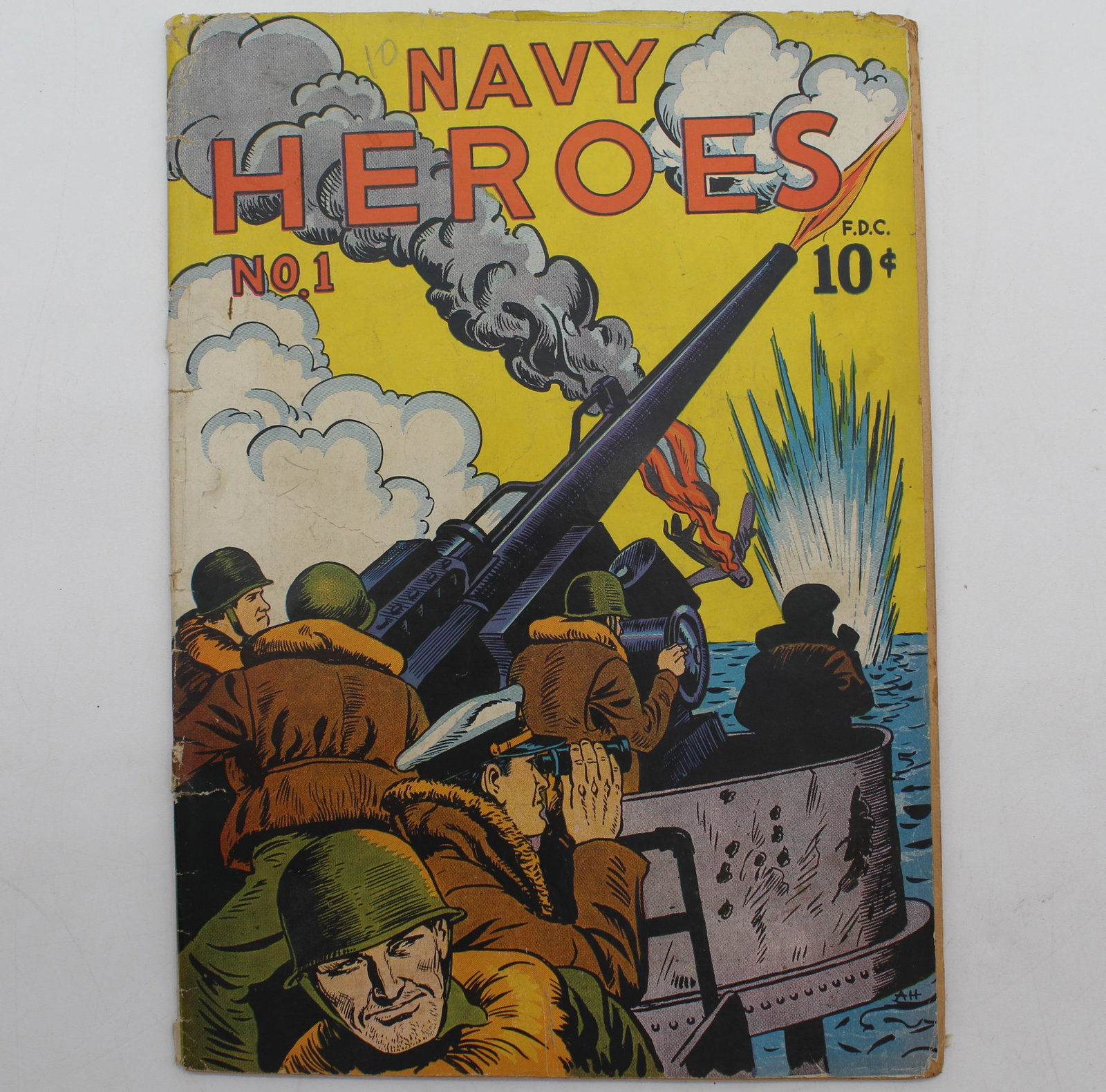 Navy Heroes #1 (1945) Almanac Publishing co.: Navy Heroes #1 (1945) Almanac Publishing co. - books may have Bends, tears, wear etc. - see Photos for condition.