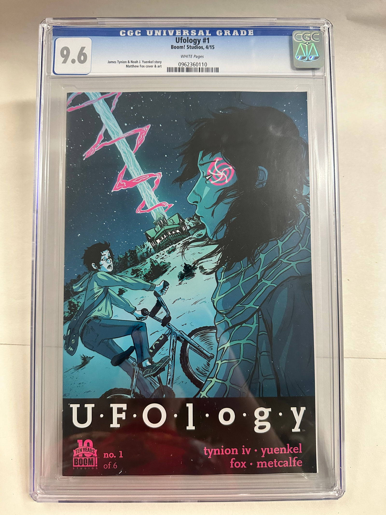 Ufology #1 (2015) Graded CGC 9.6: Ufology #1 (2015) Graded CGC 9.6 -CGC Graded Case in Good Shape
