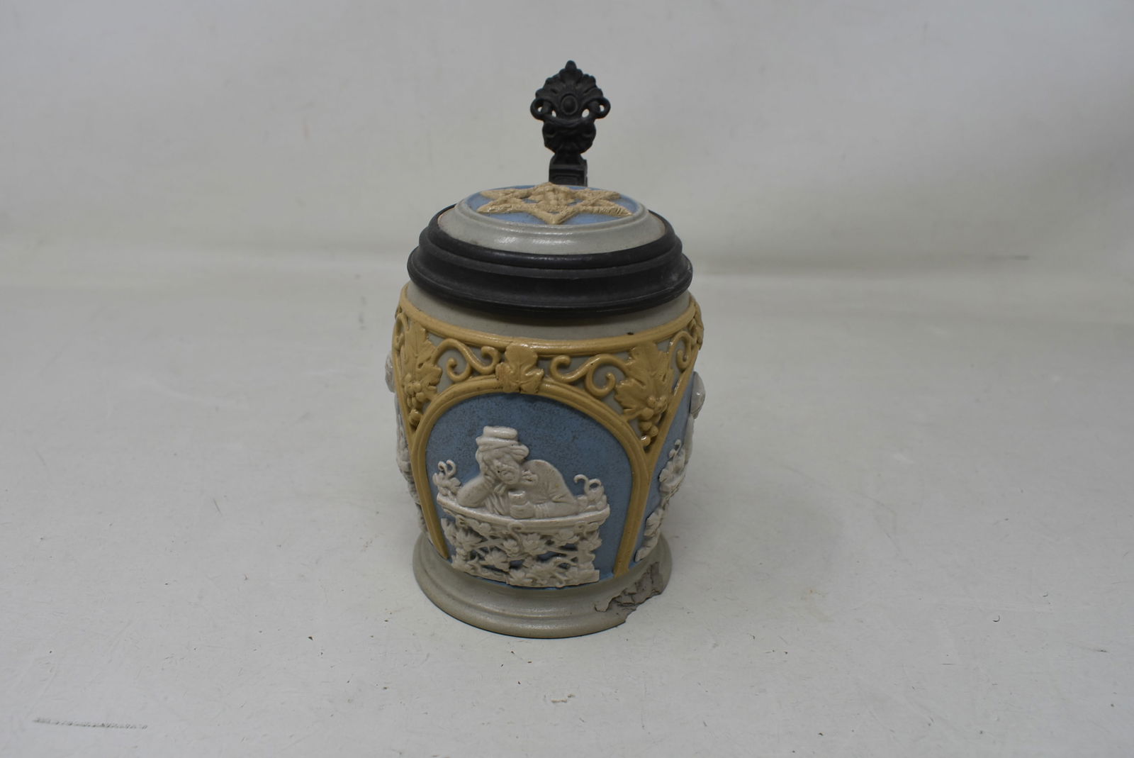 1/4 Liter Mettlach 1266 Relief Beer Stein (1 of 7)