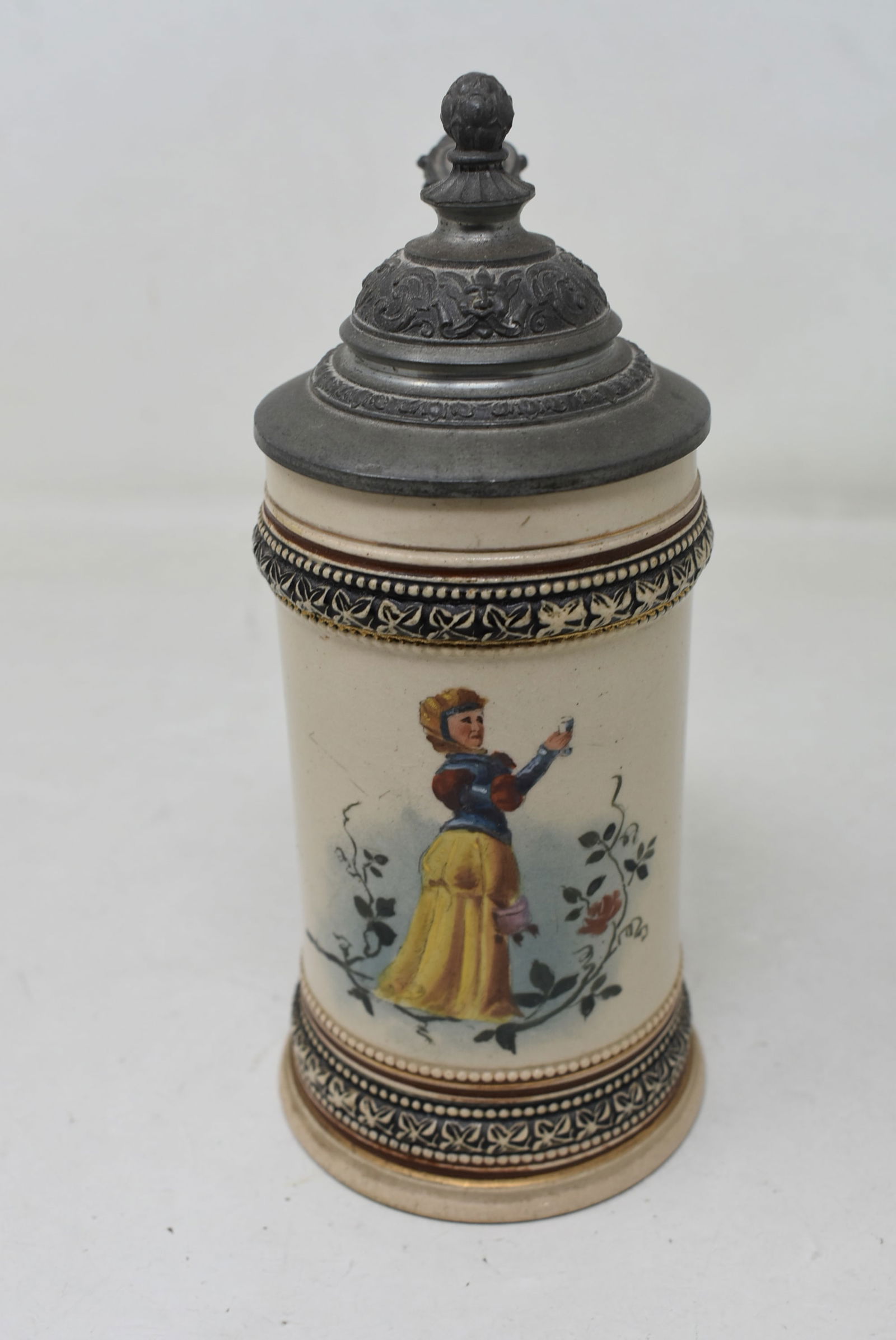1/4 Merkelbach & Wick Beer Stein Woman Toasting: Merkelbach & Wick 1/4 Beer Stein with Pewter Lid. Nice condition. Woman toasting