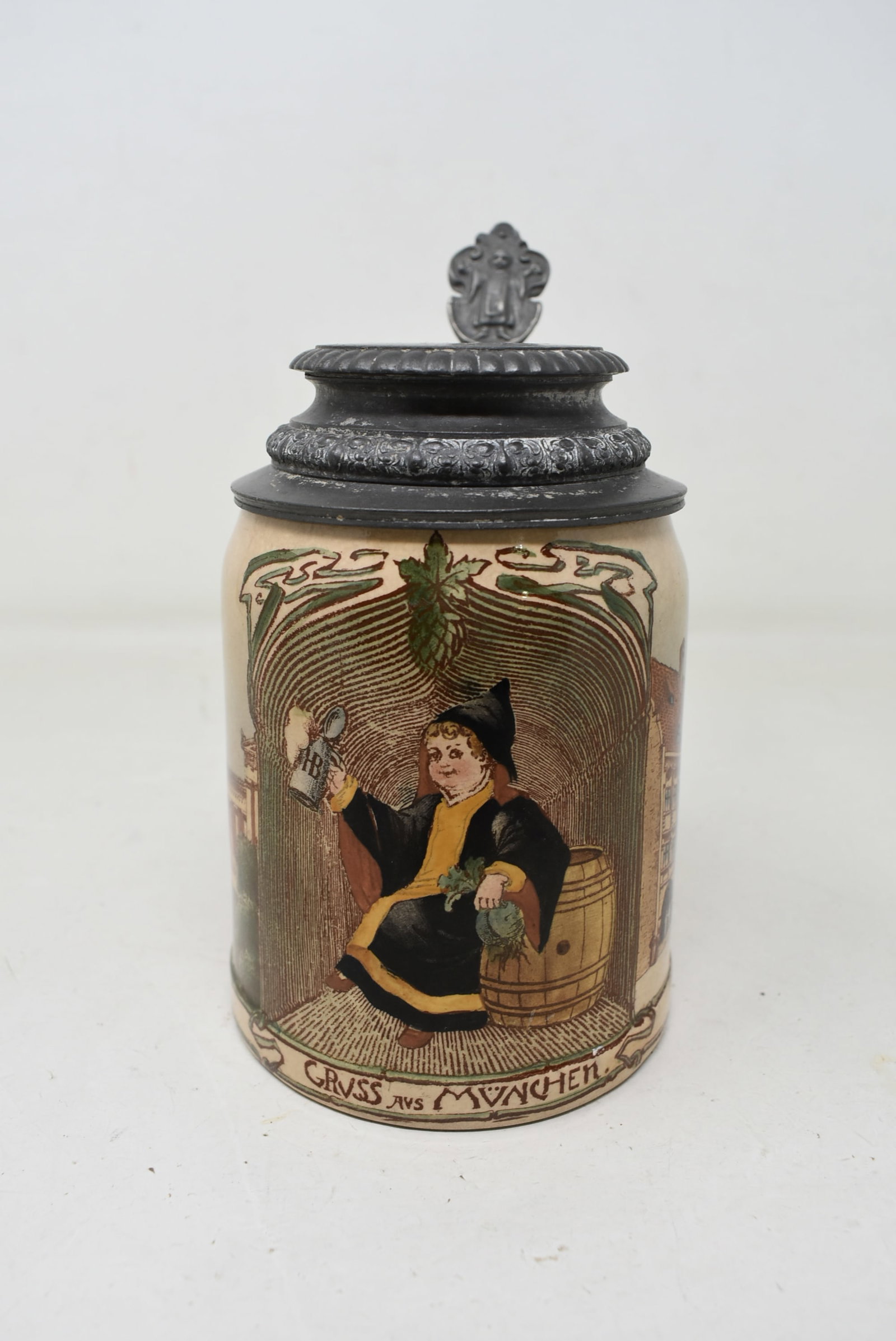 1/2 Liter Villeroy & Boch Mettlach Beer Stein Munchen Child PUG 1526: 1/2 Liter Villeroy & Boch PUG Mettlach Beer Stein with Munchen Child, Hofbrauhaus and Bavaria Scenes. Has a pewter lid. In nice condition with no damage. Has crazing on the inside. It is marked 1526,