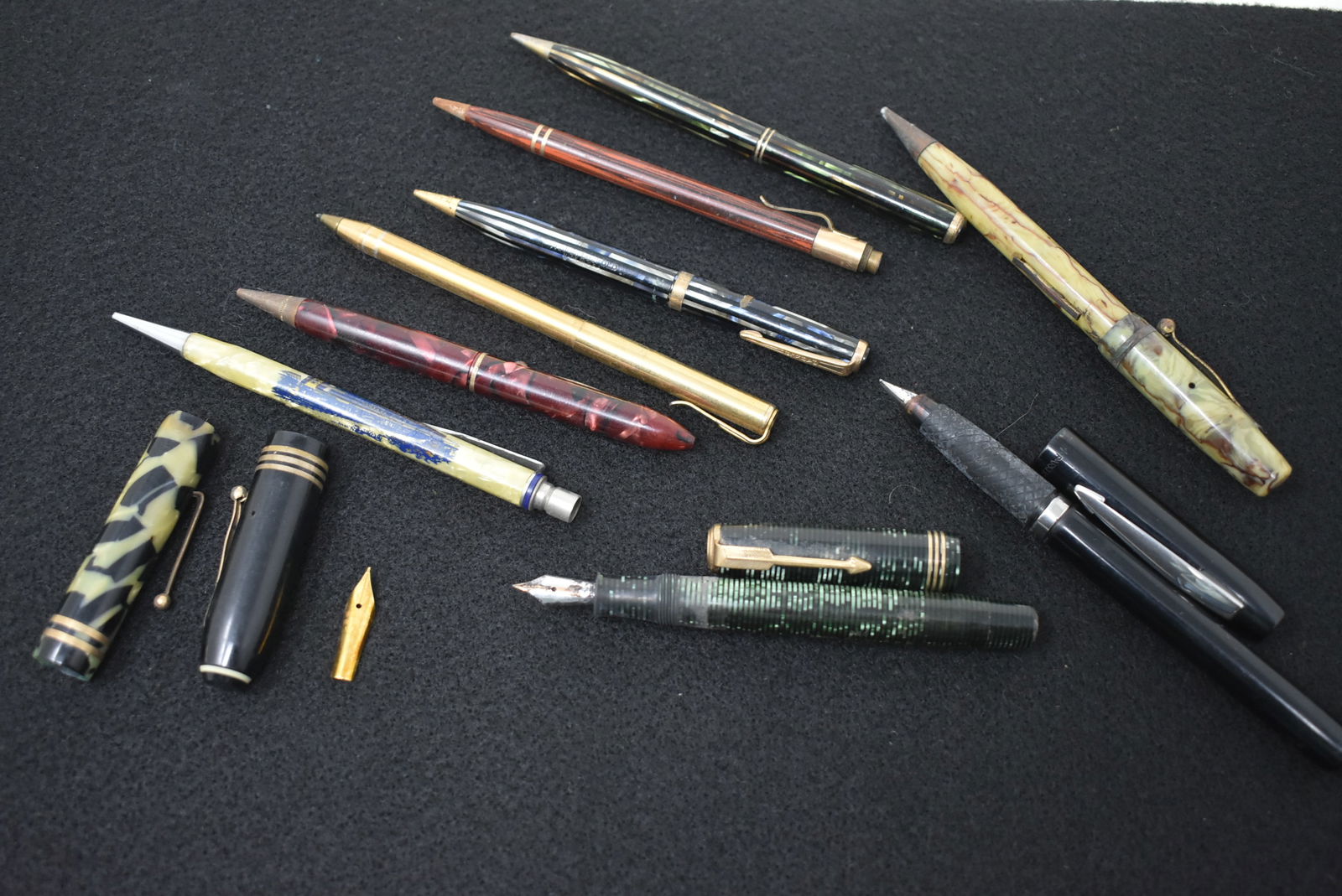 Group of Vintage Pens and Pencils (1 of 3)