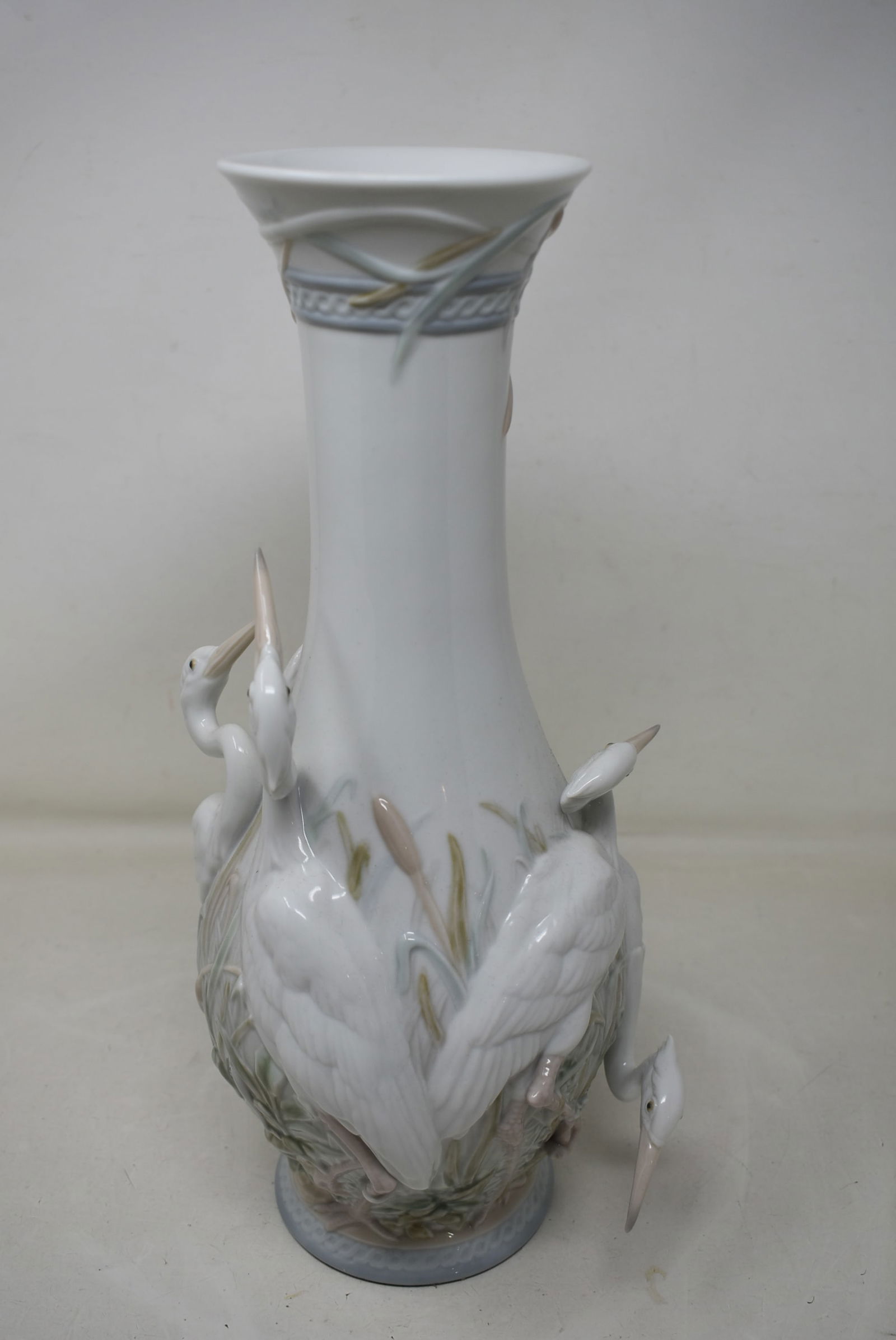 Lladro 6881 Herons Realm Vase 14": Lladro 6881 Herons Realm Vase Porcelain 14". It comes in excellent condition.