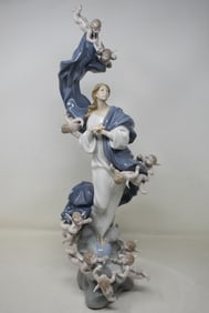Lladro 1579 "Blessed Lady" Mary with Cherubs