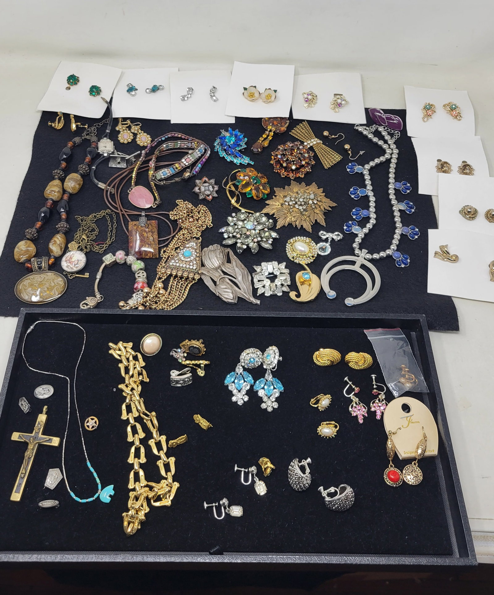 Lot of Vintage Costume Jewelry: A Lot of mostly Vintage Costume Jewelry including several rhinestone brooches. As shown.