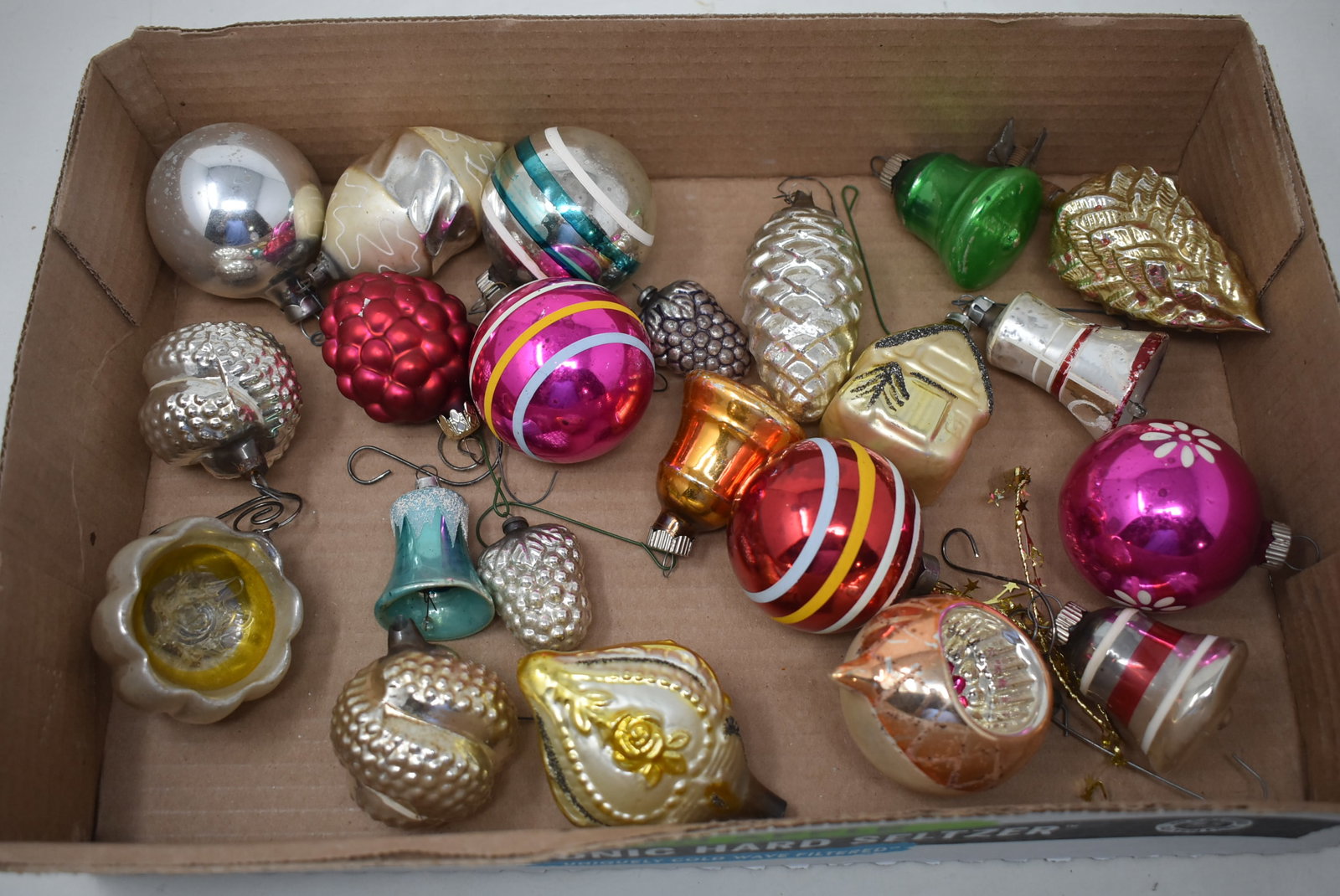 22 Vintage Christmas Ornaments: A Lot of 22 Vintage Glass Christmas Ornaments. Good condition.