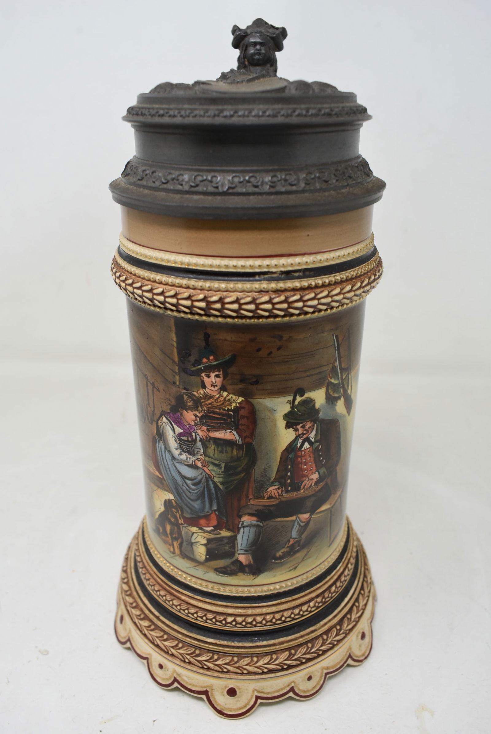 1/2 Liter Beer Stein with Pewter Lid and Music Box Base (1 of 7)