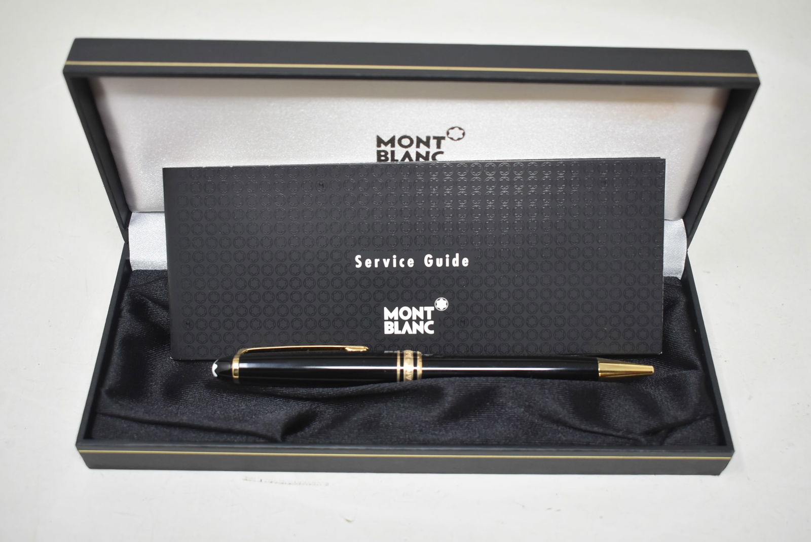 Mont Blanc Meisterstuck Classique Ballpoint Pen (1 of 5)