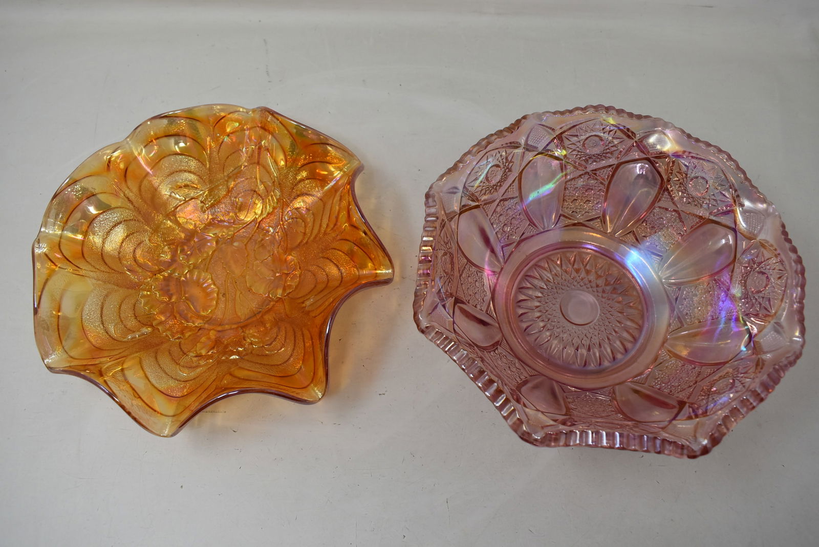 2 Carnival Glass Bowls (1 of 7)