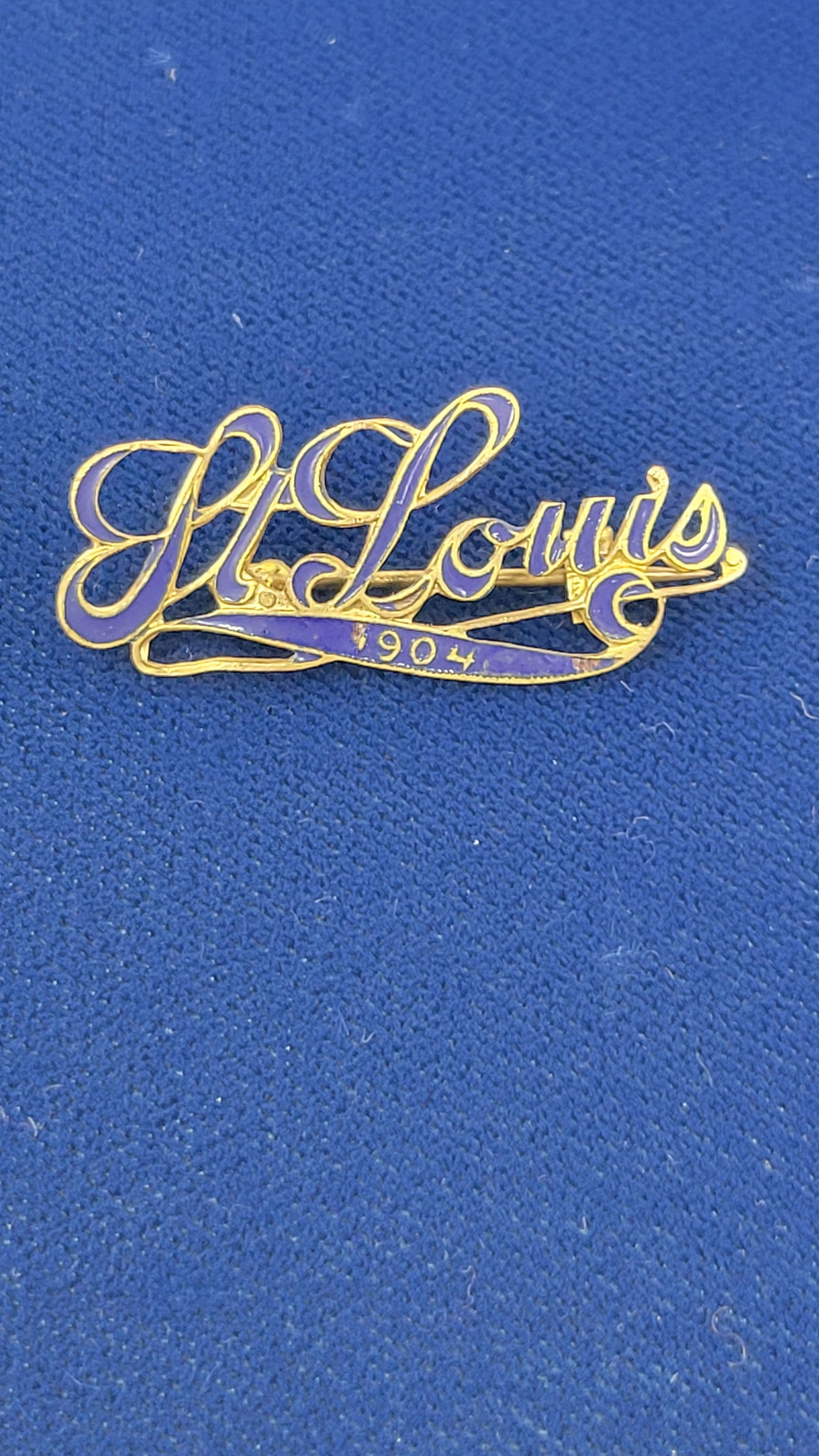 1904 St. Louis World's Fair Pin: 1904 St. Louis World's Fair Pin measuring 1.5".