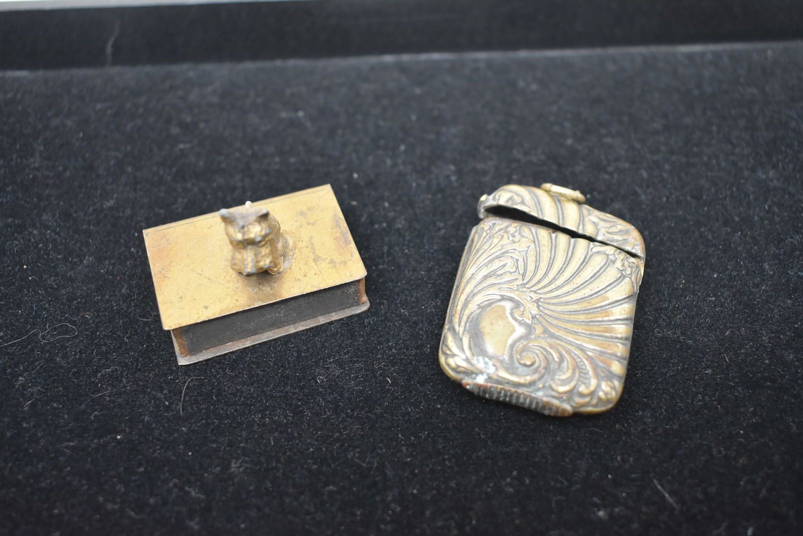 2 Vintage Match Safes Vestas: Lot of 2 Vintage Match Safes Vesta. Some wear.