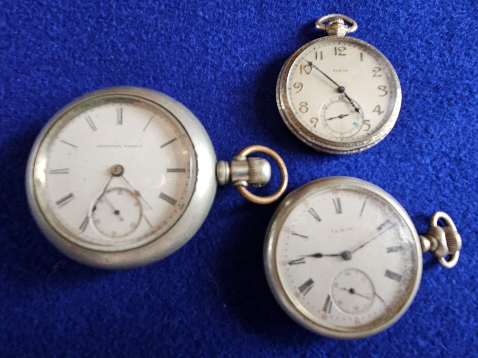 3 Vintage Pocket Watches Elgin.: Lot of 3 vintage Elgin pocket watches. They are not running.