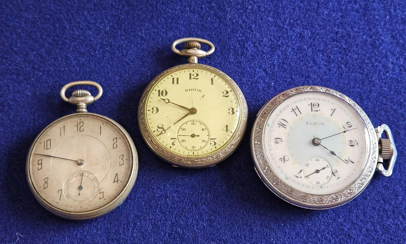 3 Vintage Pocket Watches: A lot of 3 vintage Pocket Watches. They are not running.