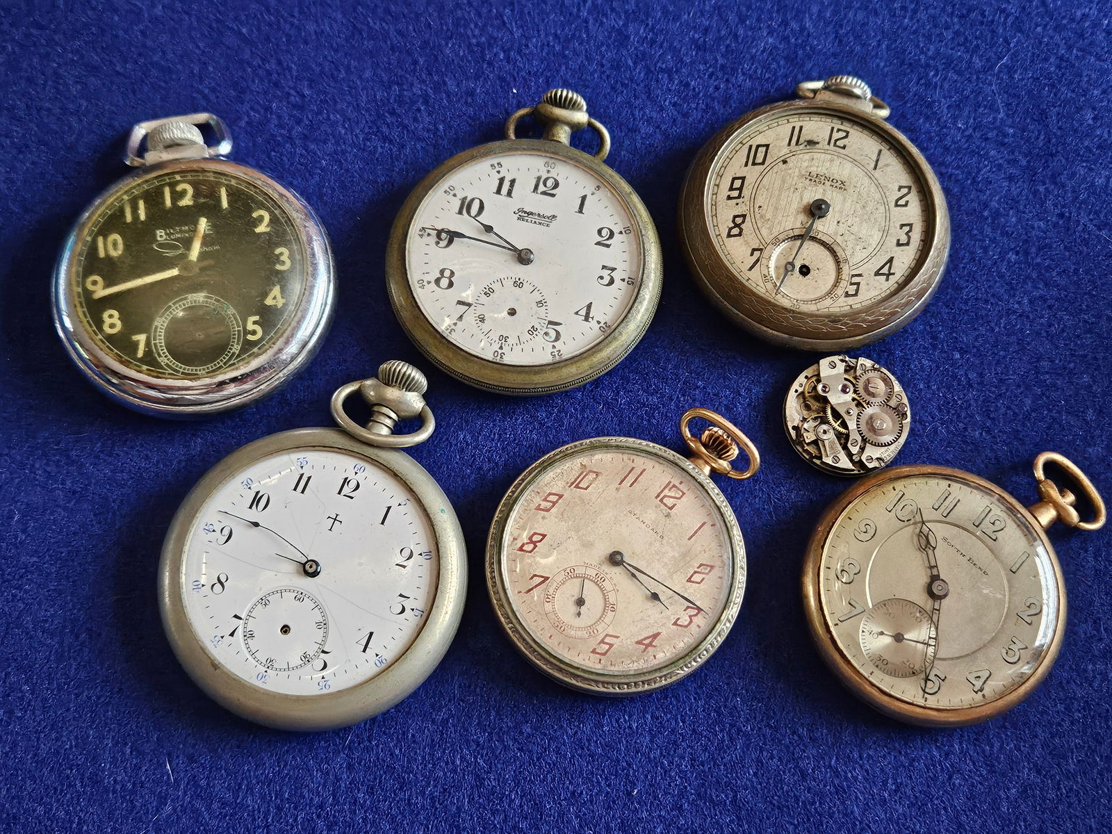Lot of Pocket Watches for Parts: A group of Pocket Watches for parts. As shown