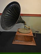 Vintage Columbia Disc Phonograph Graphophone: Vintage Columbia Disc Phonograph/Graphophone. In working condition, has some cosmetic wear, see photos.