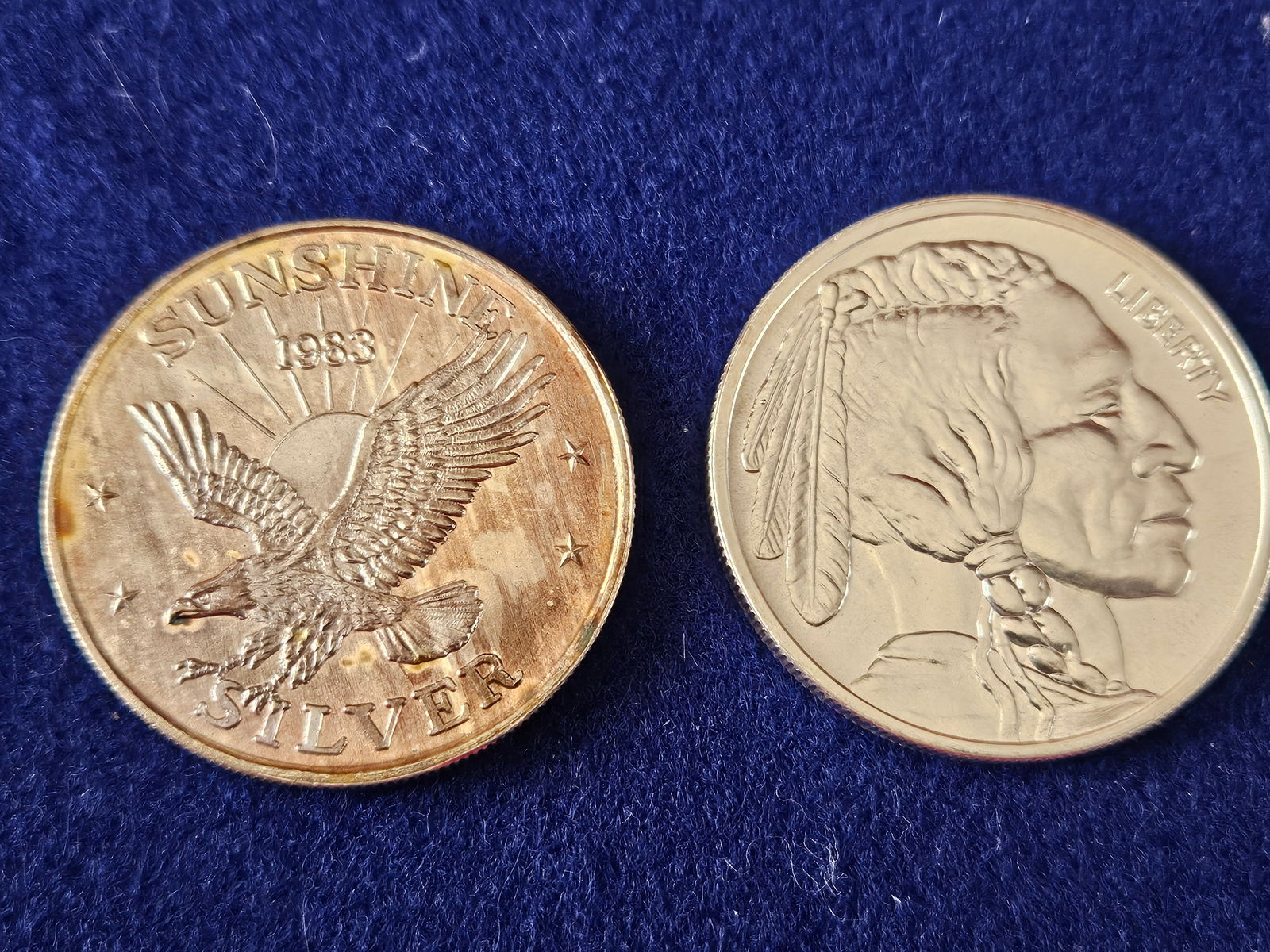 Lot of 2 .999.Silver 1oz Coins Rounds (1 of 4)