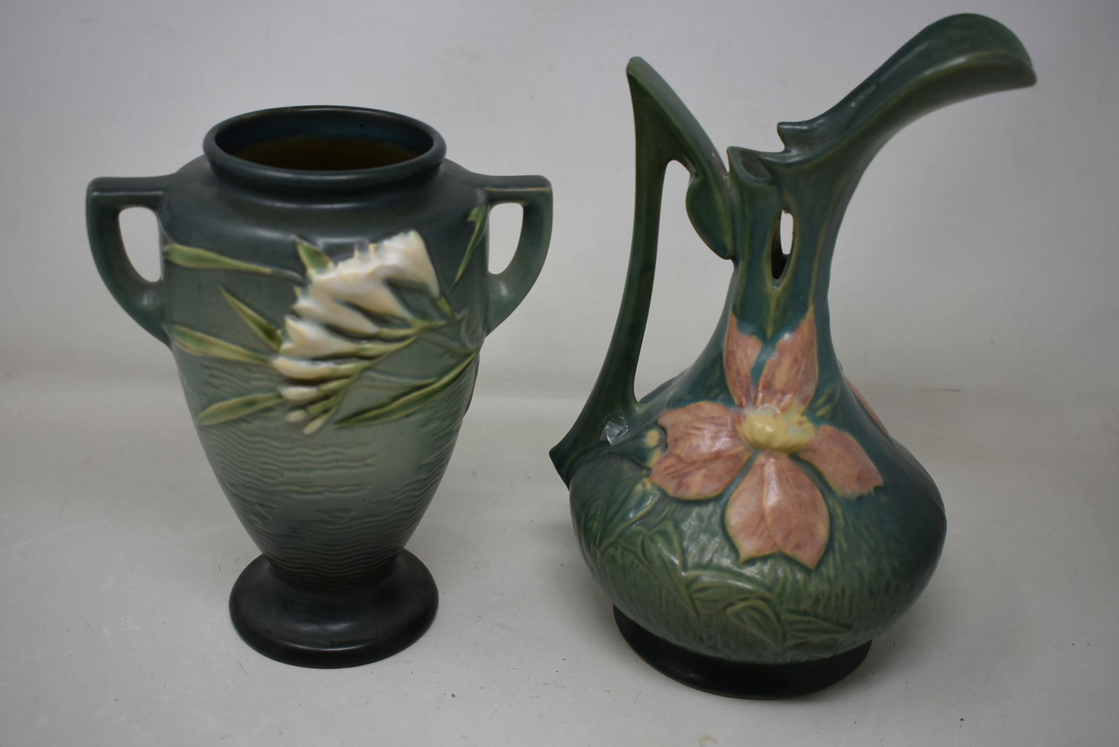 2 Pieces of Roseville Pottery (1 of 7)