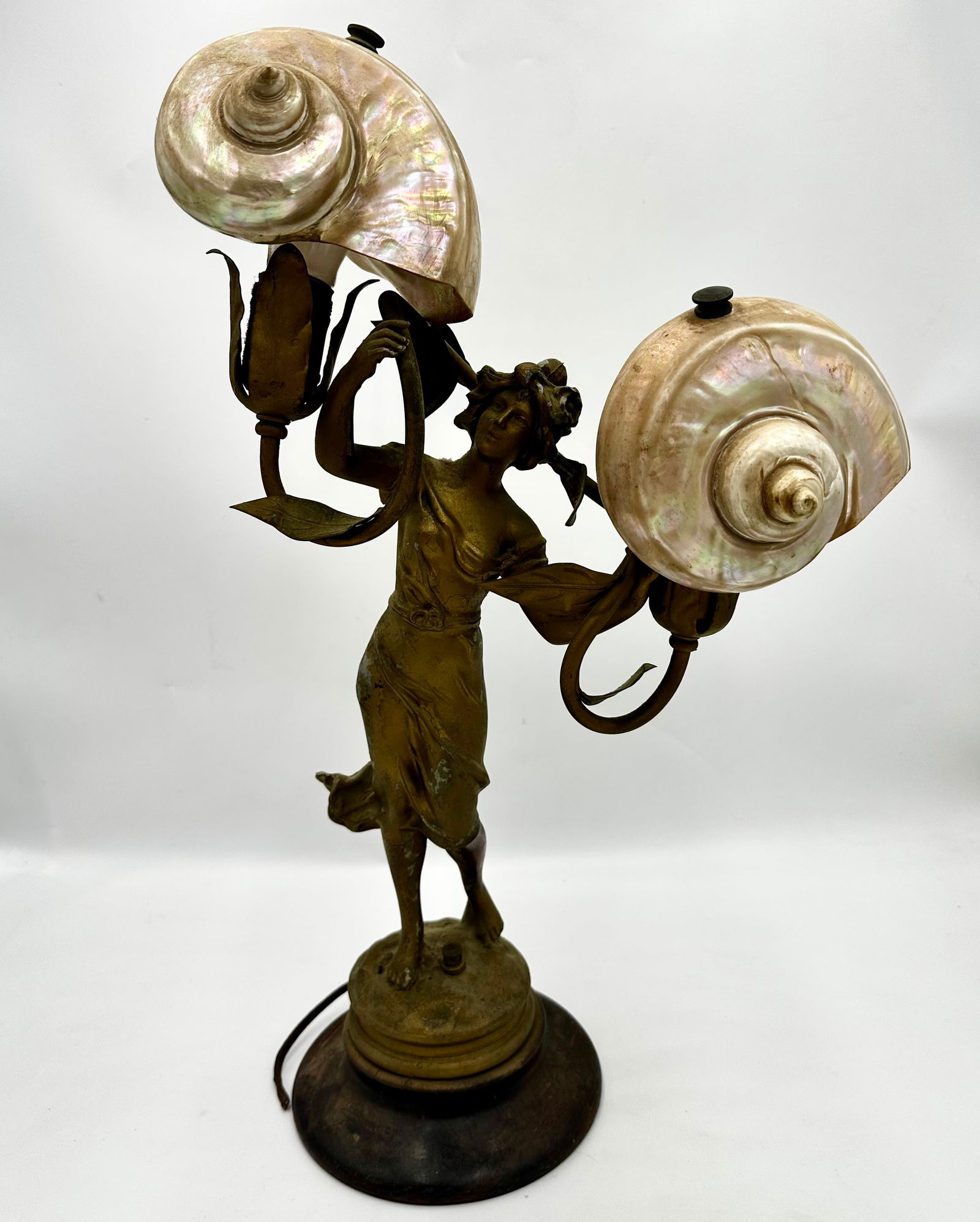 Beautiful Woman Statuette Lamp With Mother-Of-pearl Shell Shades (Needs Rewired) (1 of 16)