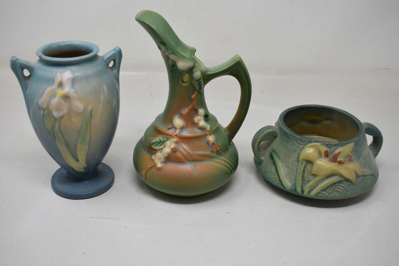 3 Pieces of Roseville Pottery (1 of 6)