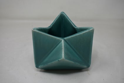 Muncie Pottery "Star Vase" Rombic Line Green