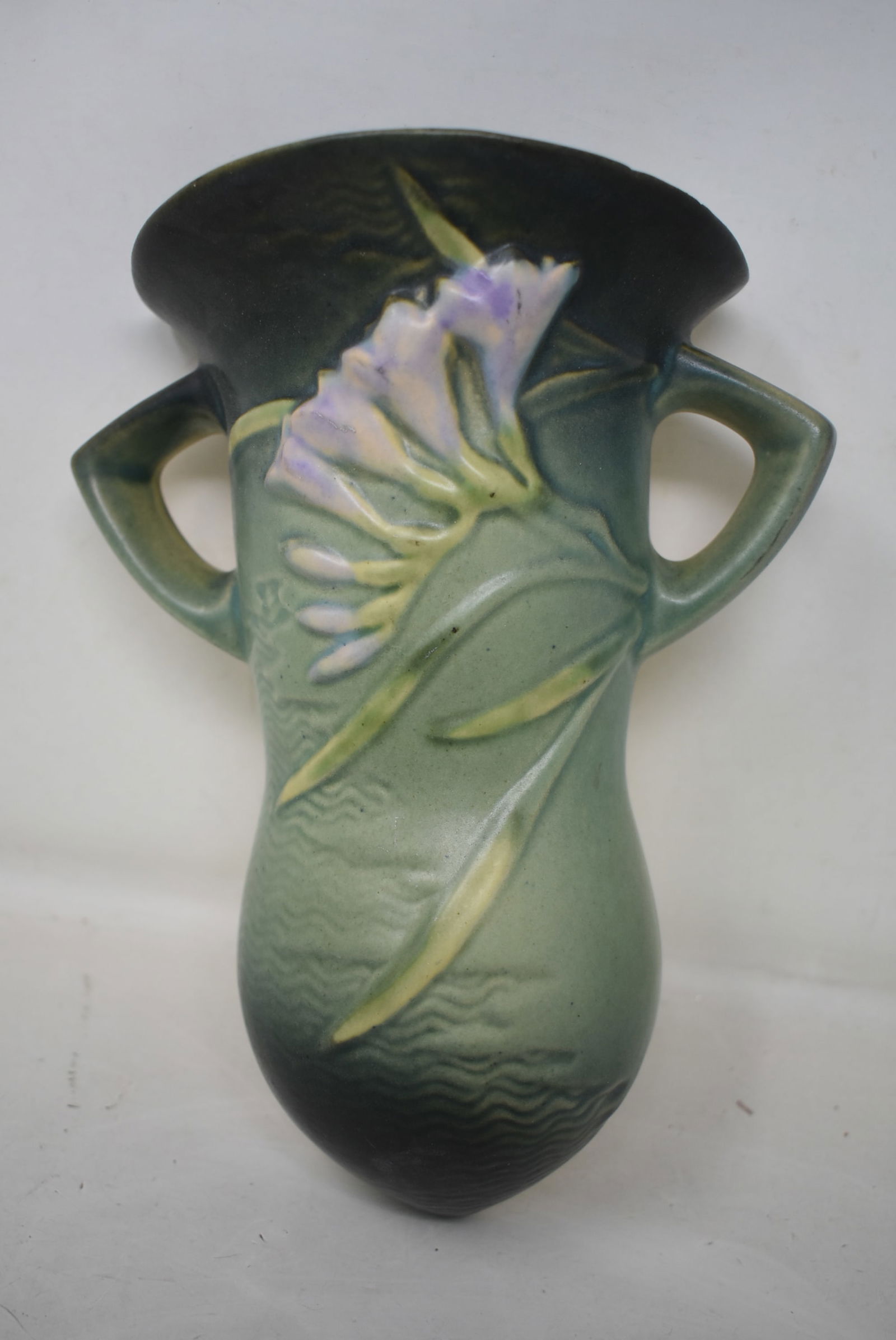 Roseville Freesia Wall Pocket (1 of 5)