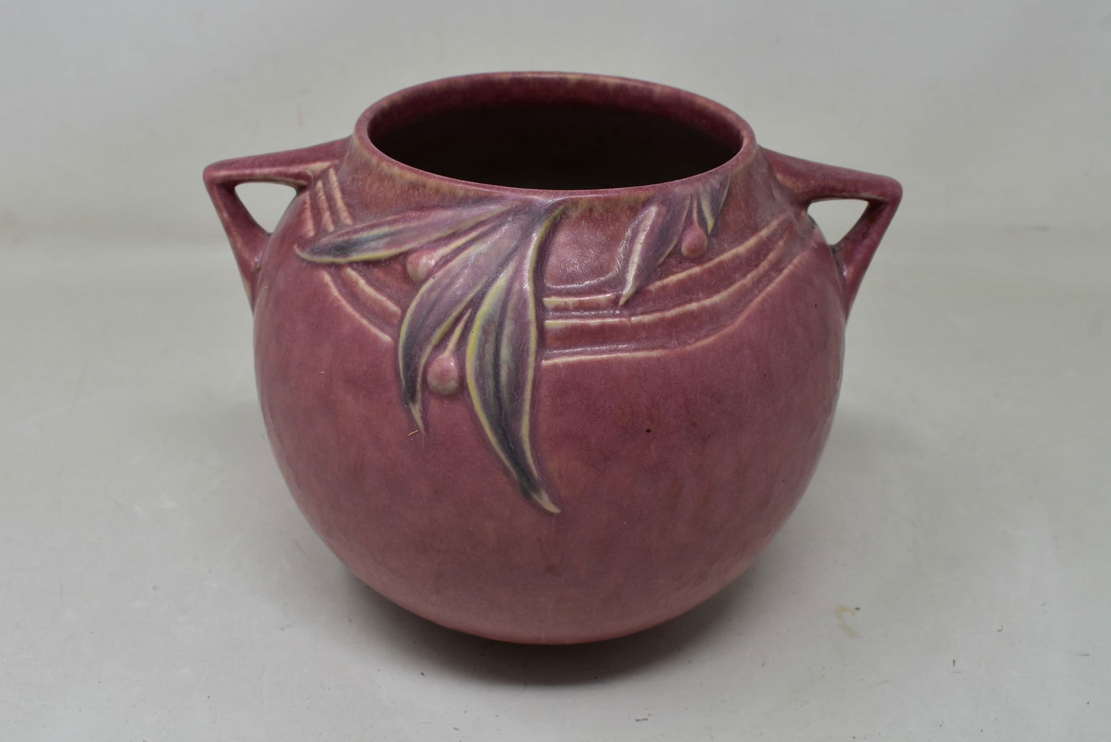 Roseville Velmoss II Pink 8" Vase 1935 (1 of 5)