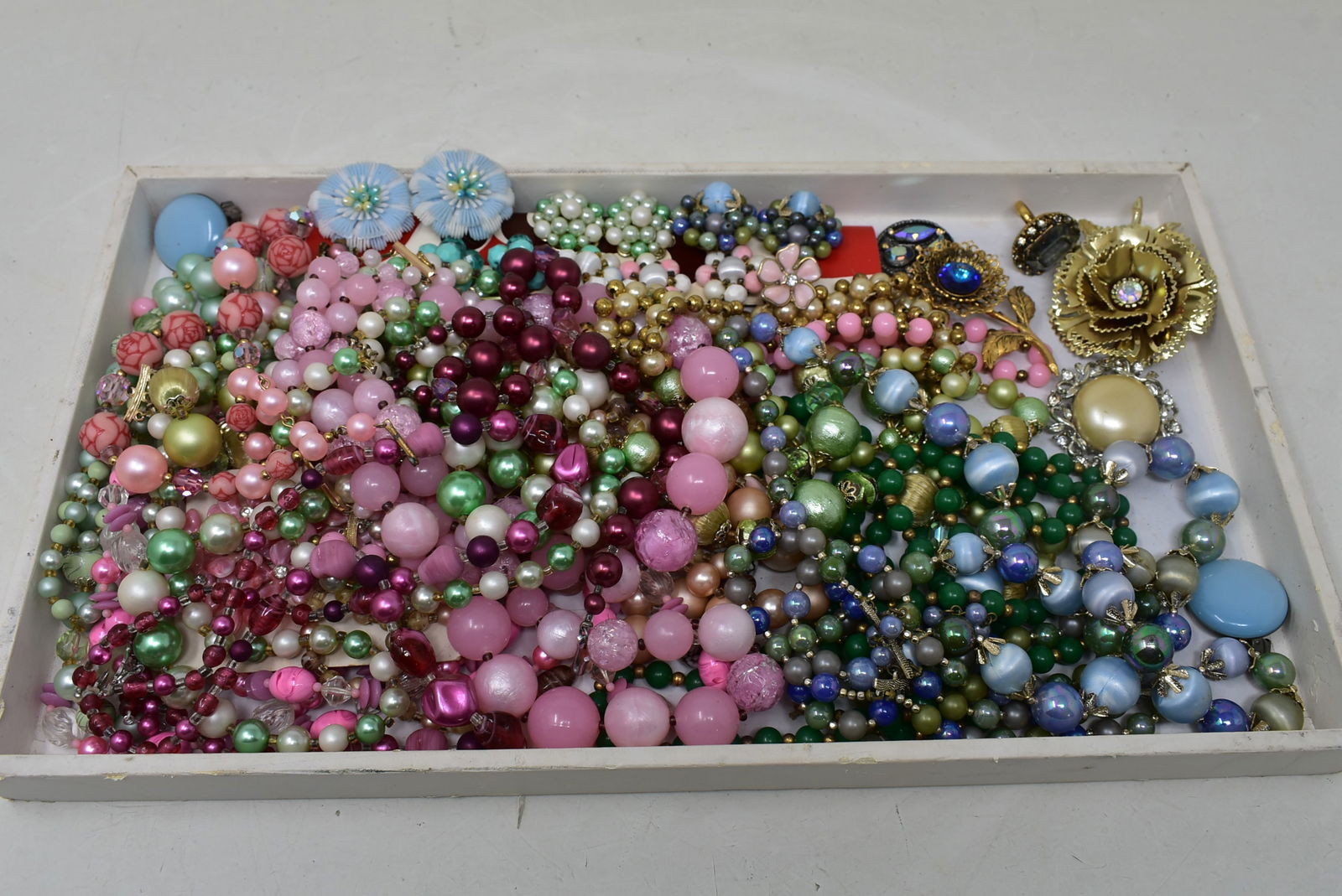 Lot of Vintage Costume Jewelry (1 of 3)