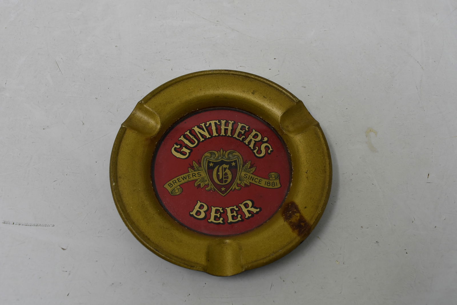 1940s Gunther's Beer Metal Ashtray with Original Glass Insert (1 of 4)