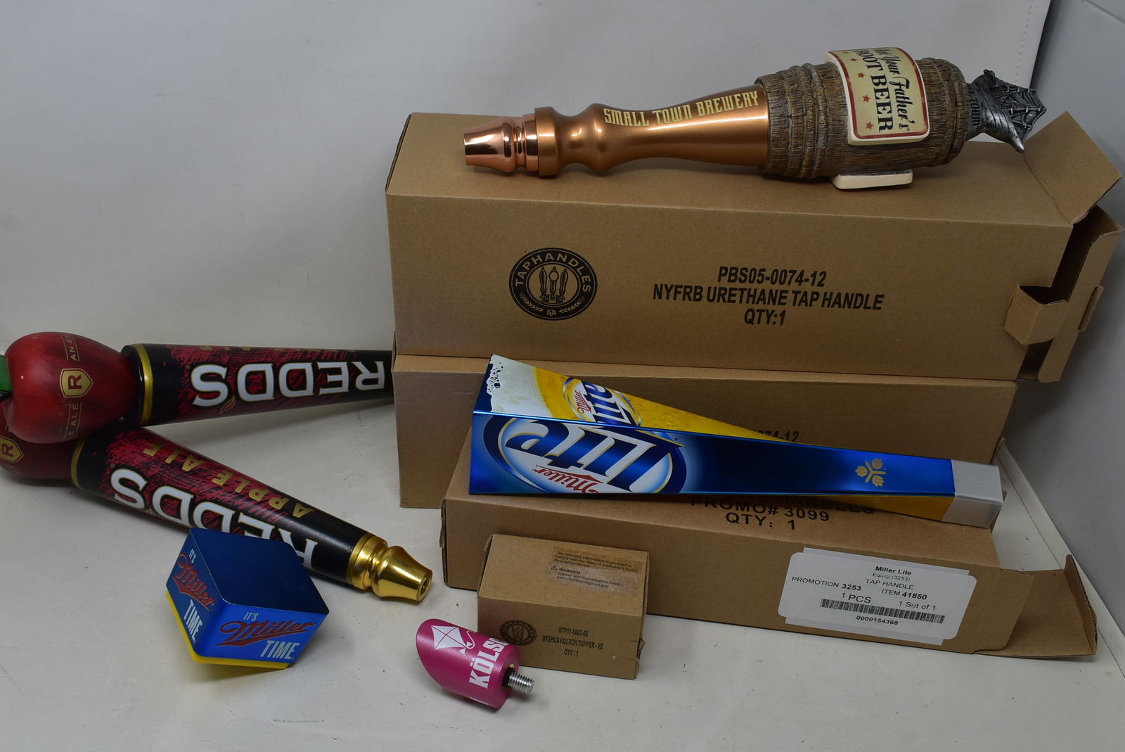 Lot of 7 Beer Tap Handles Tapper Knobs NEW (1 of 3)