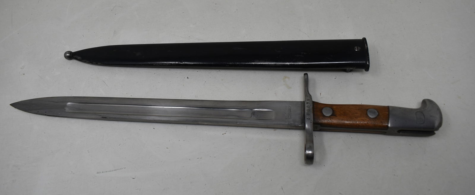 WWI Swiss Waffenfabrik Neuhausen Bayonet with Scabbard (1 of 4)