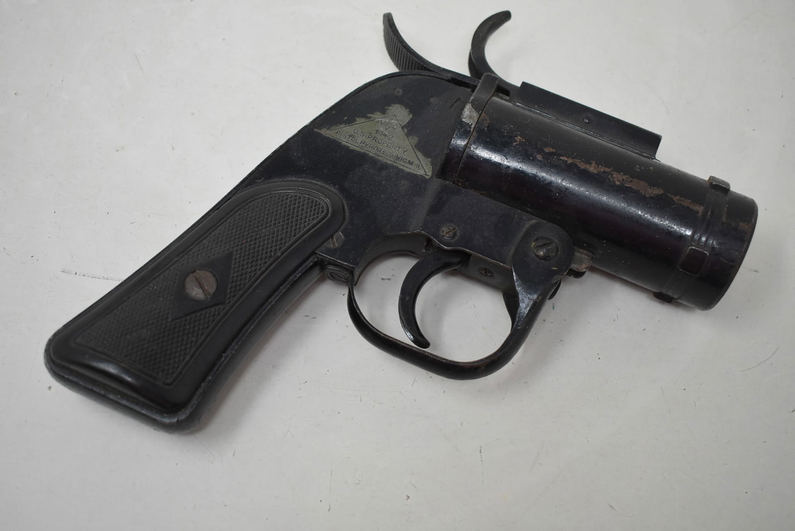 U.S. WWII 1942 M8 Pyrotechnic 37mm Flare Signal Pistol (1 of 5)