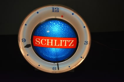 Vintage 1961 Schlitz Beer illuminated Motion Spinner Clock NICE!