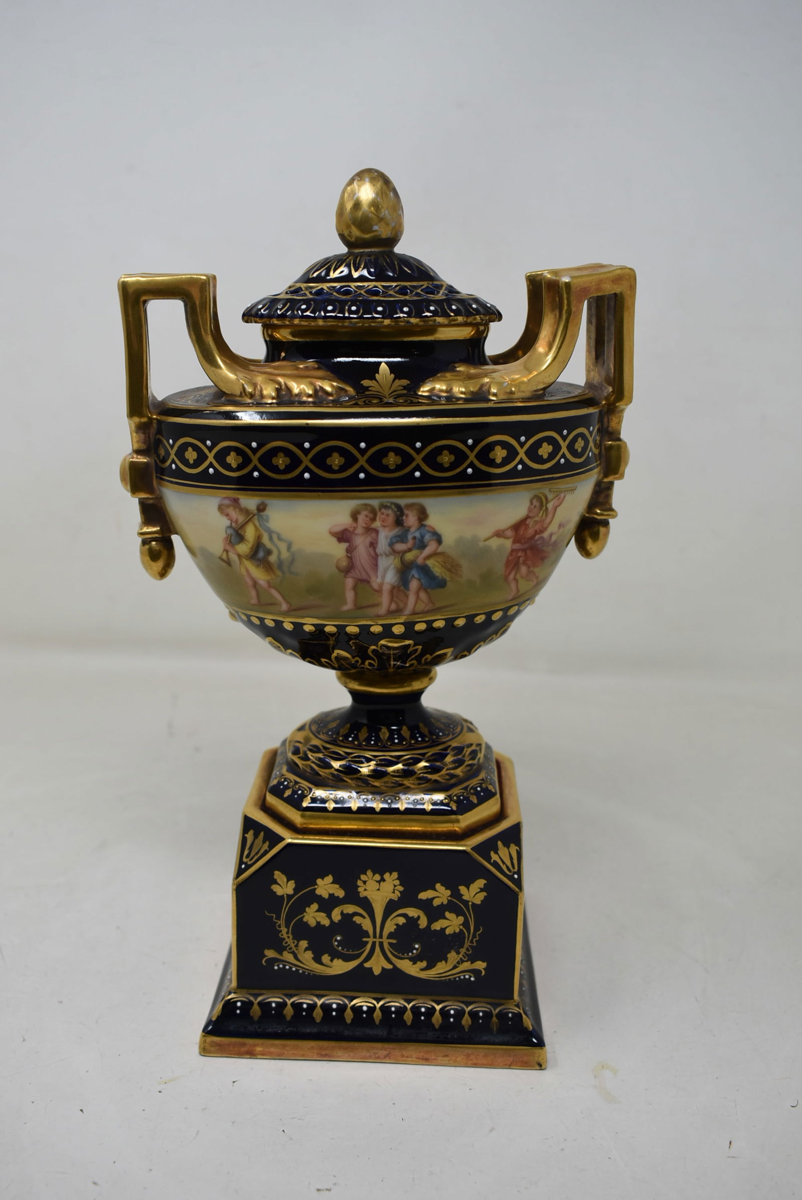 Gorgeous Austrian Royal Vienna Hand Painted Porcelain Urn Vase (1 of 9)